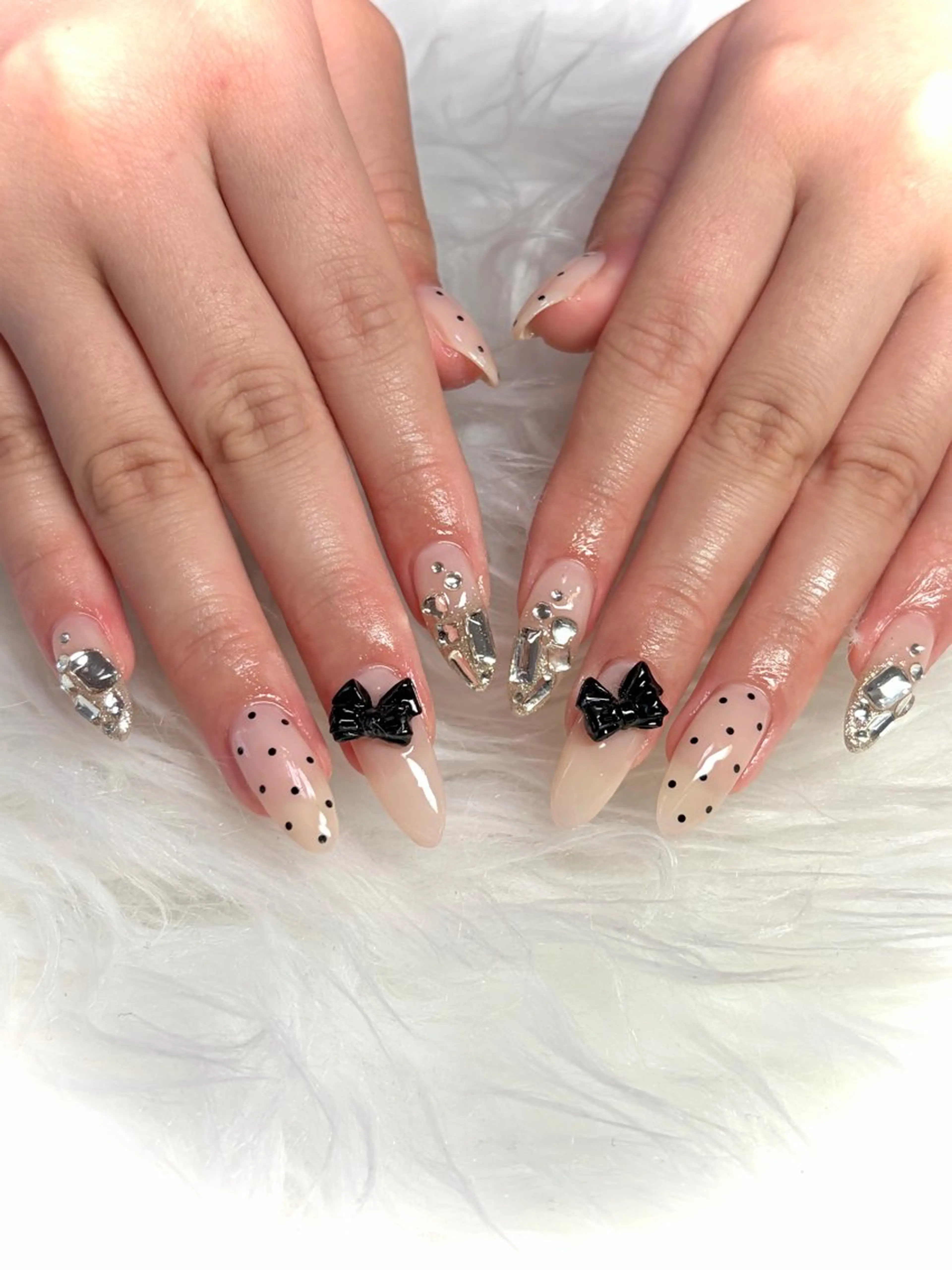 ネイル ドット 冬ネイル Nail room Aのネイルデザイン