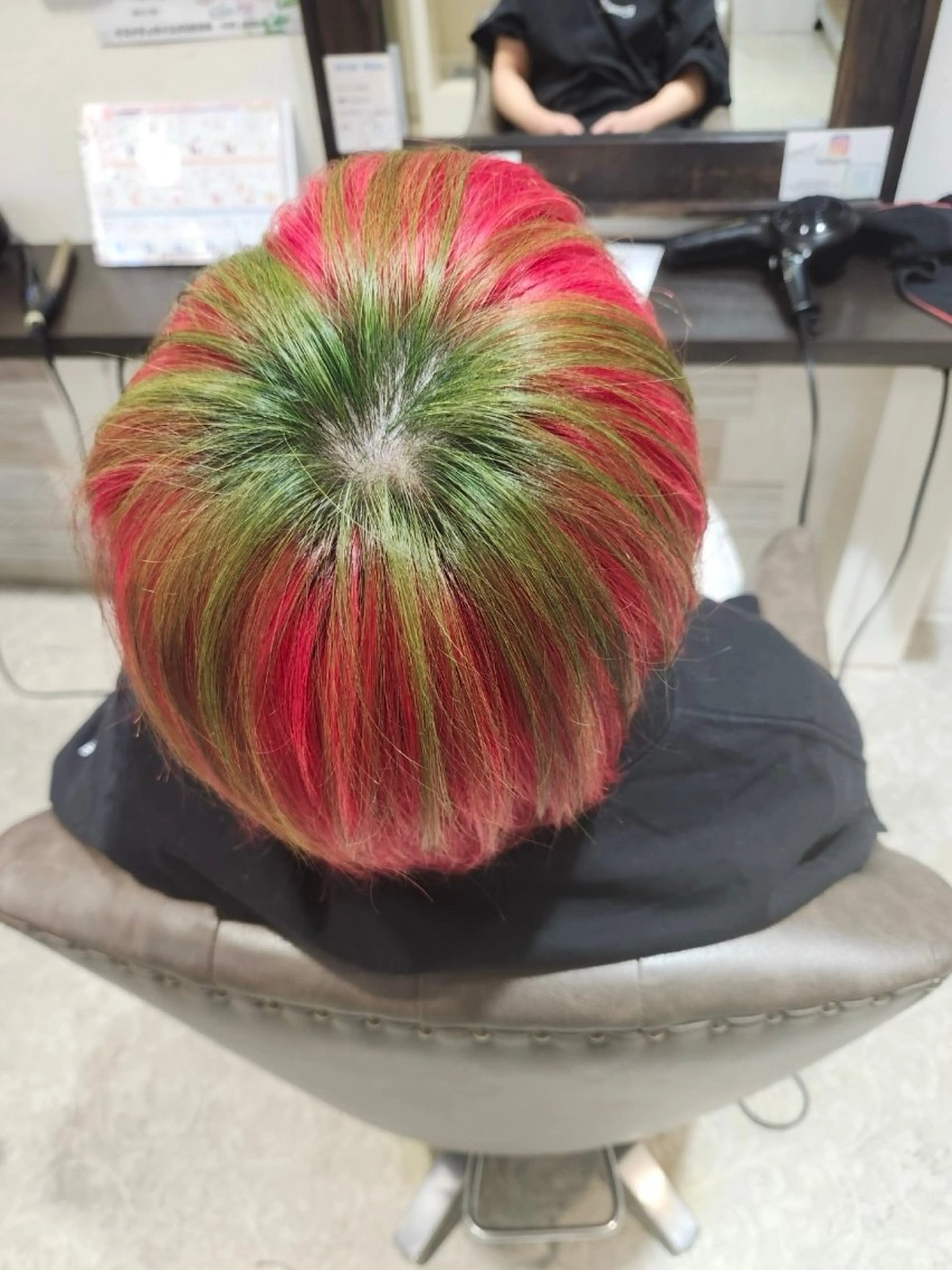 ショート カラー ブリーチ デザインカラー 田中 和可のヘアスタイル