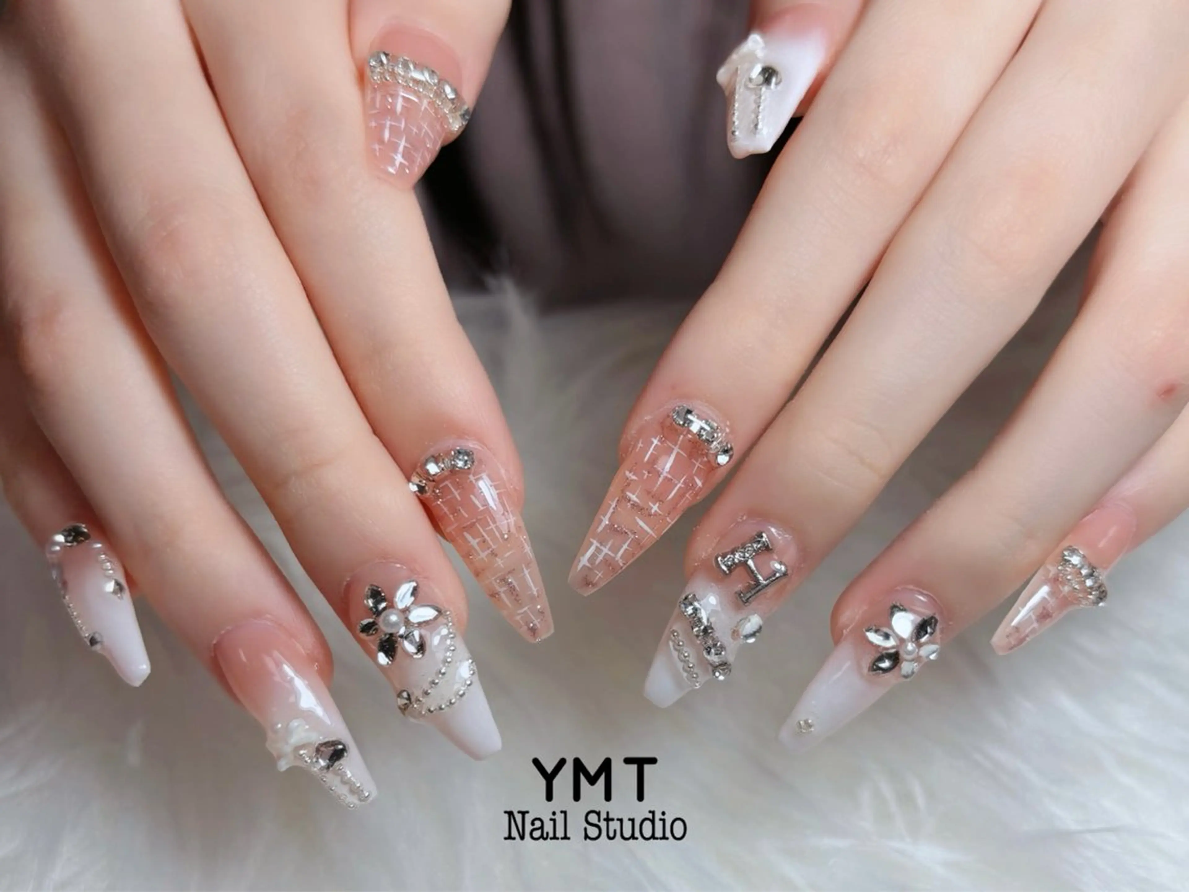 ネイル 長さ出し フットネイル ジェルネイル 韓国ネイル マグネットネイル ハンドネイル YMT NailStudioのネイルデザイン