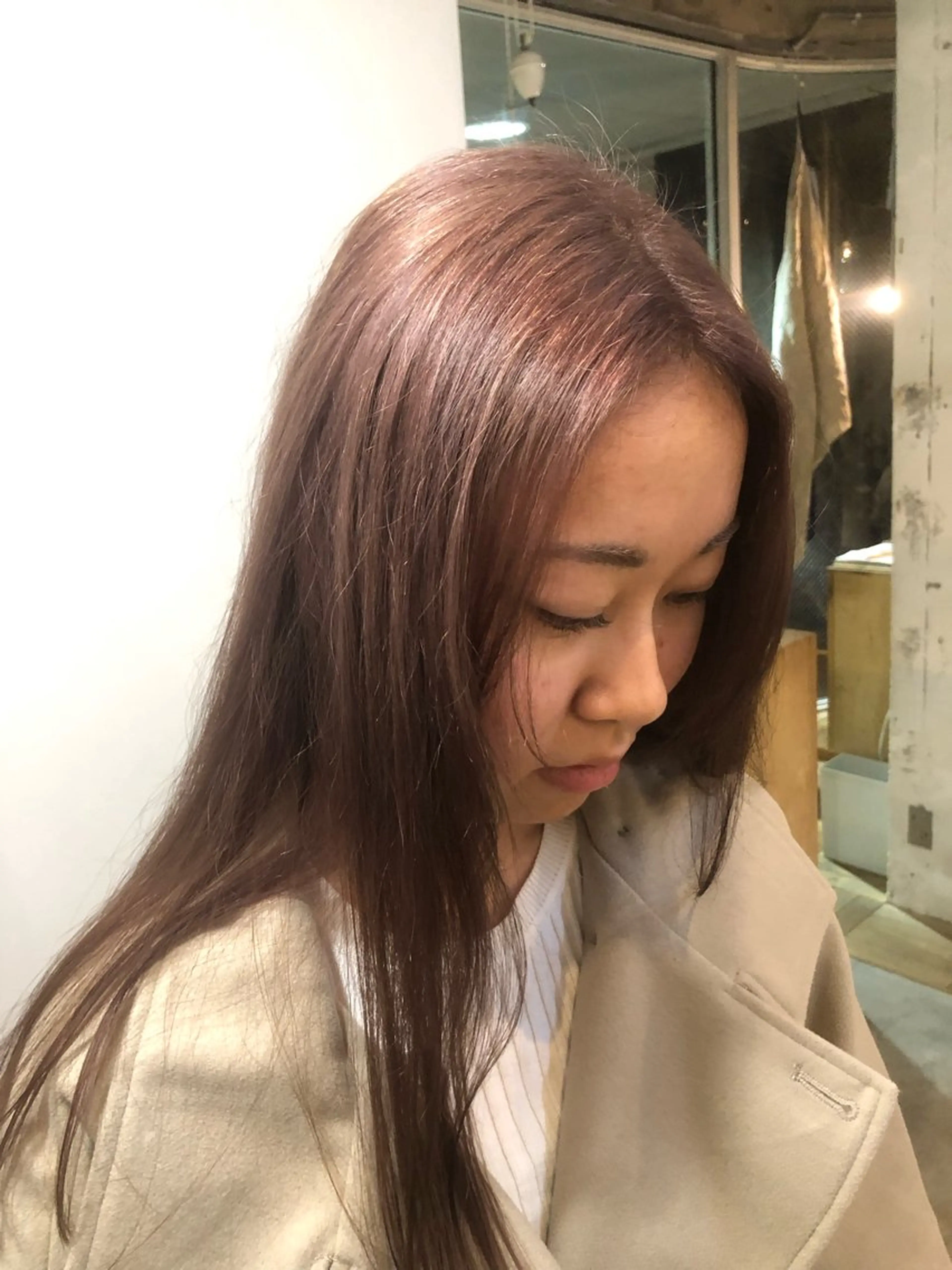 カラー ブリーチ グレージュ ピンクカラー 竹内 絢香のヘアスタイル