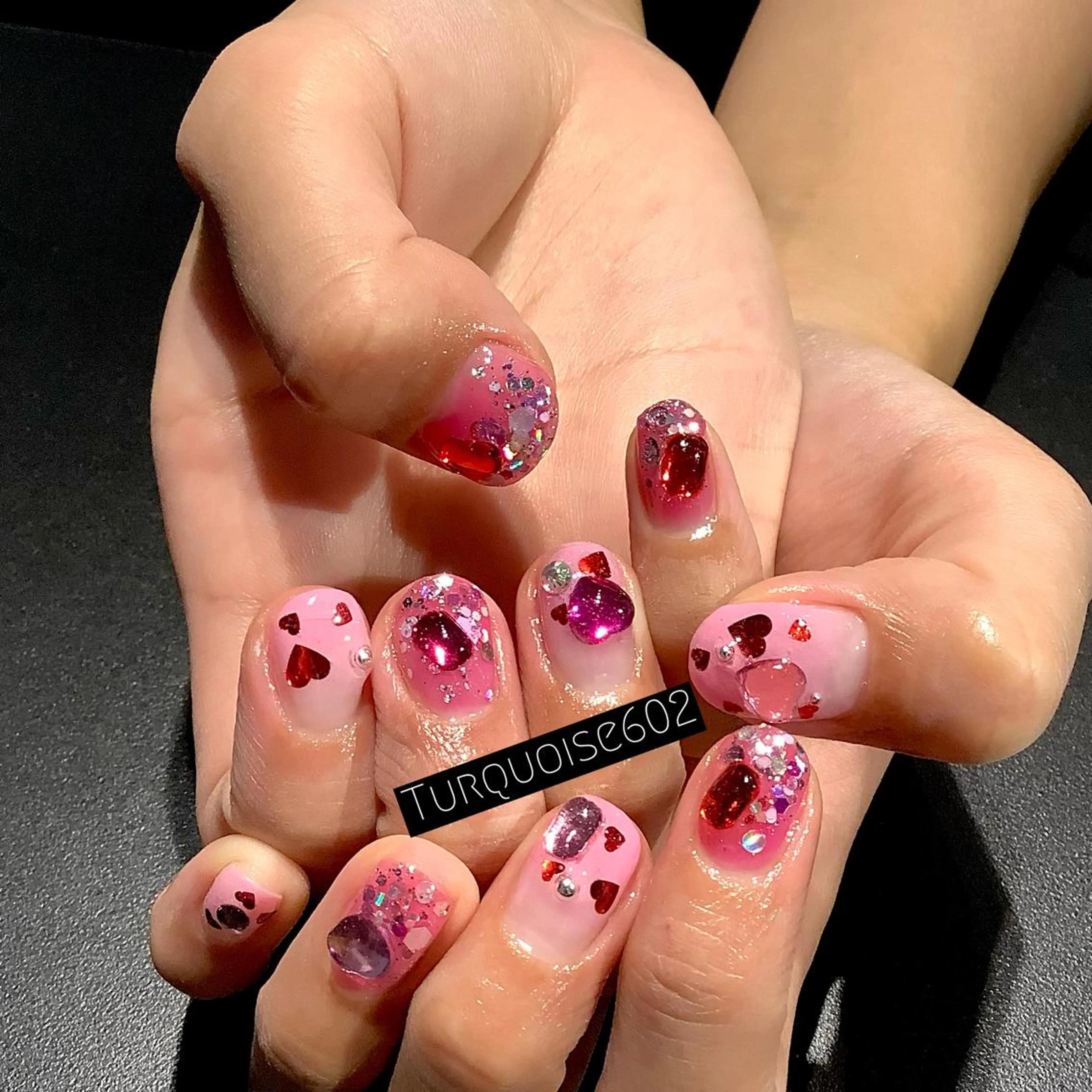 ネイル ハンドネイル ハンドケア 個性派ネイルサロン 💅🏼ターコイズのネイルデザイン