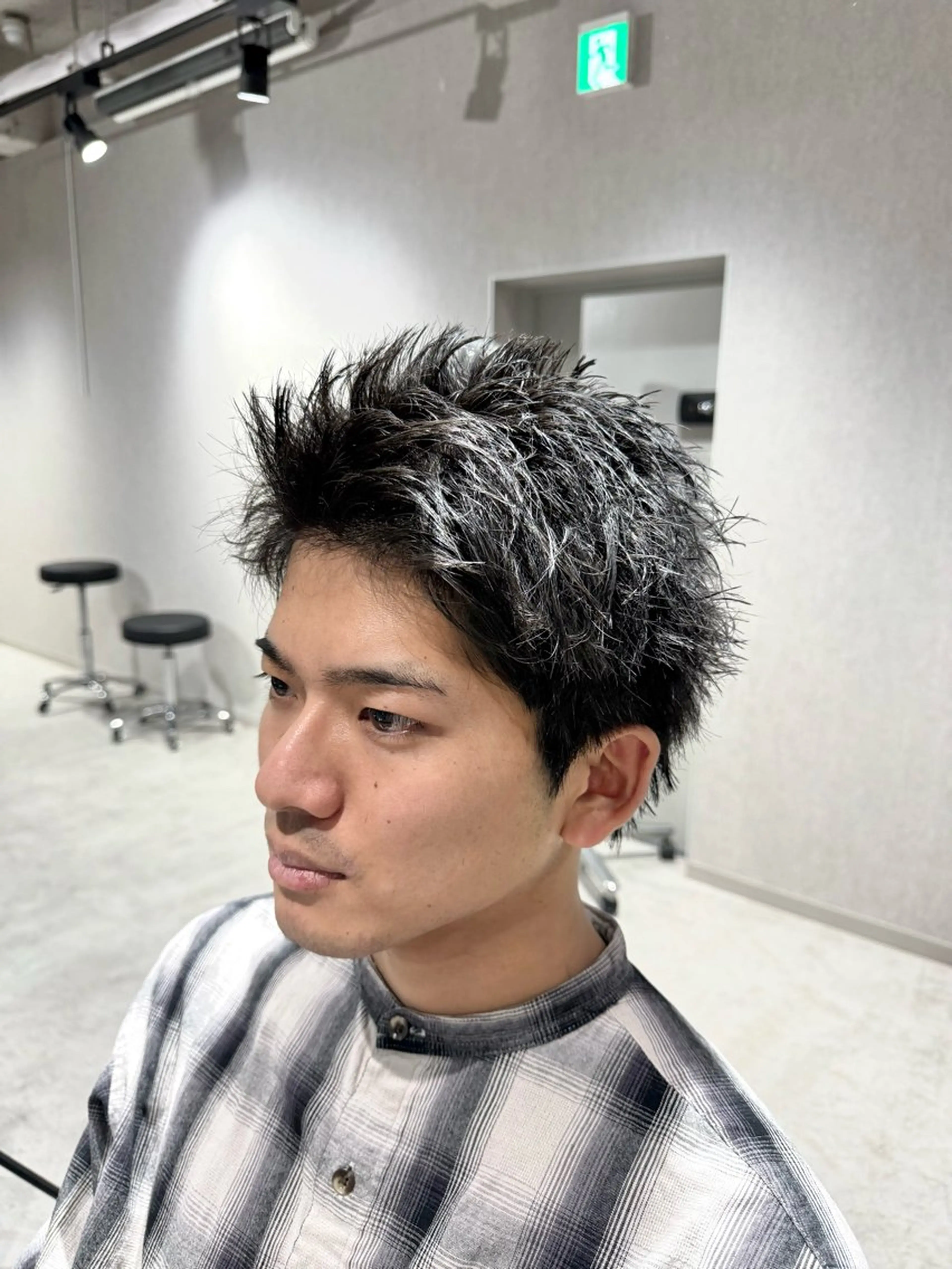 ショート メンズ アップバング スパイキーショート ショートヘア カット メンズパーマ職人 パーマ🔥ritaのヘアスタイル