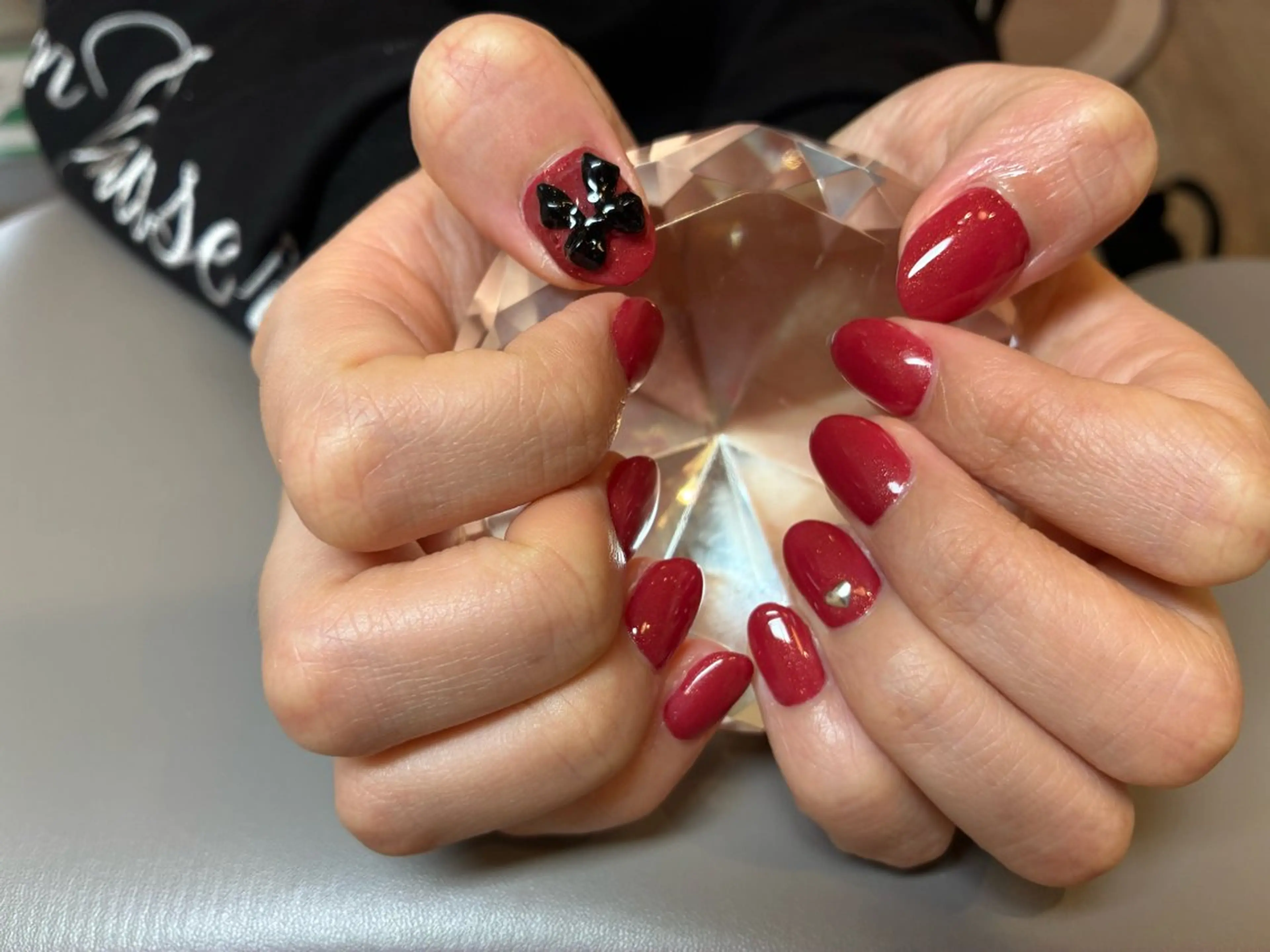 ネイル ハート リボン ストーンネイル ハンドネイル ECRLN Atsumiのネイルデザイン
