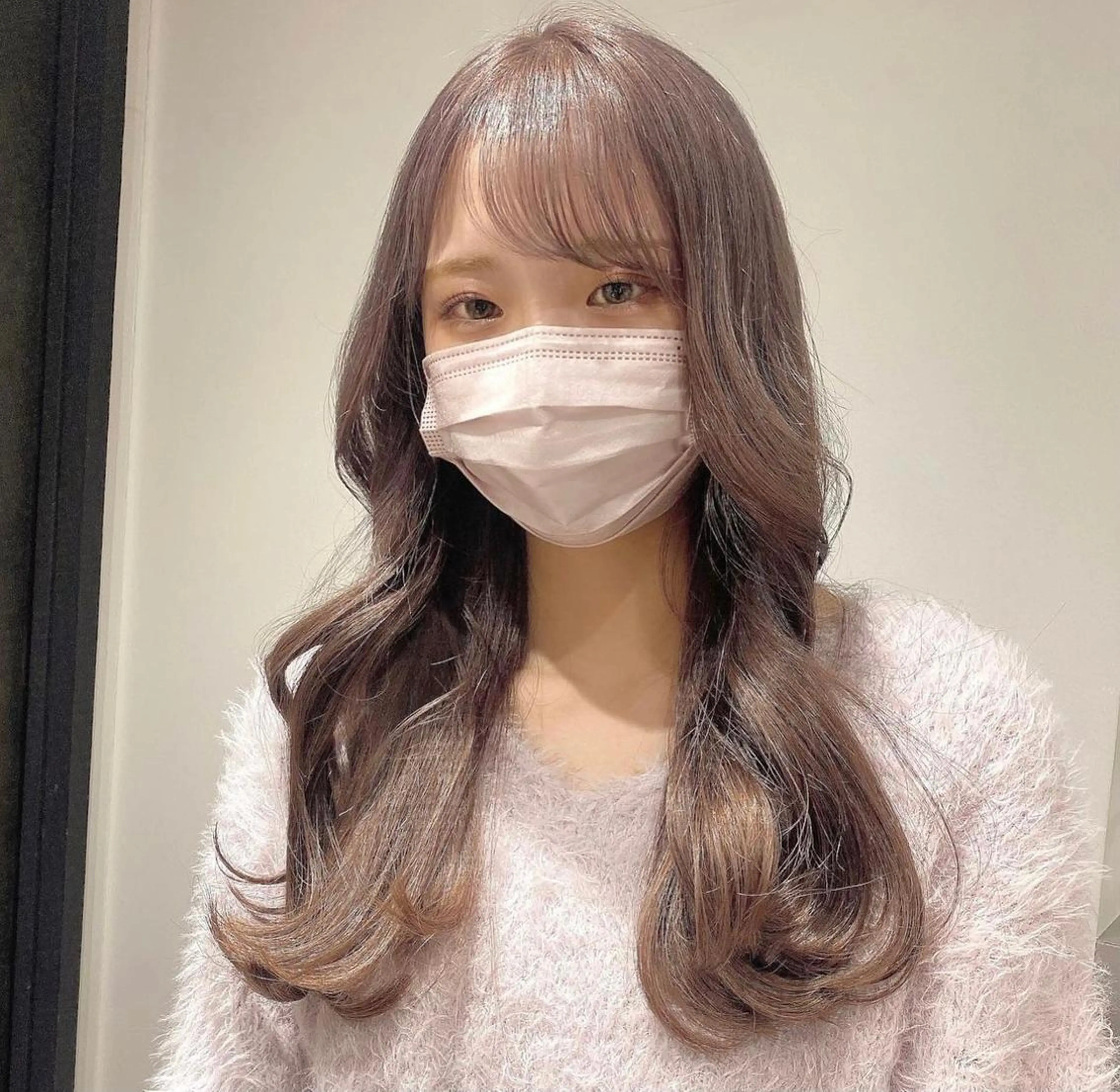 ロング カラー パーマ ヘアアレンジ ベージュカラー ピンクカラー ピンクベージュ 新宿⌇韓国風ヘア ⌇透明感カラーのヘアスタイル
