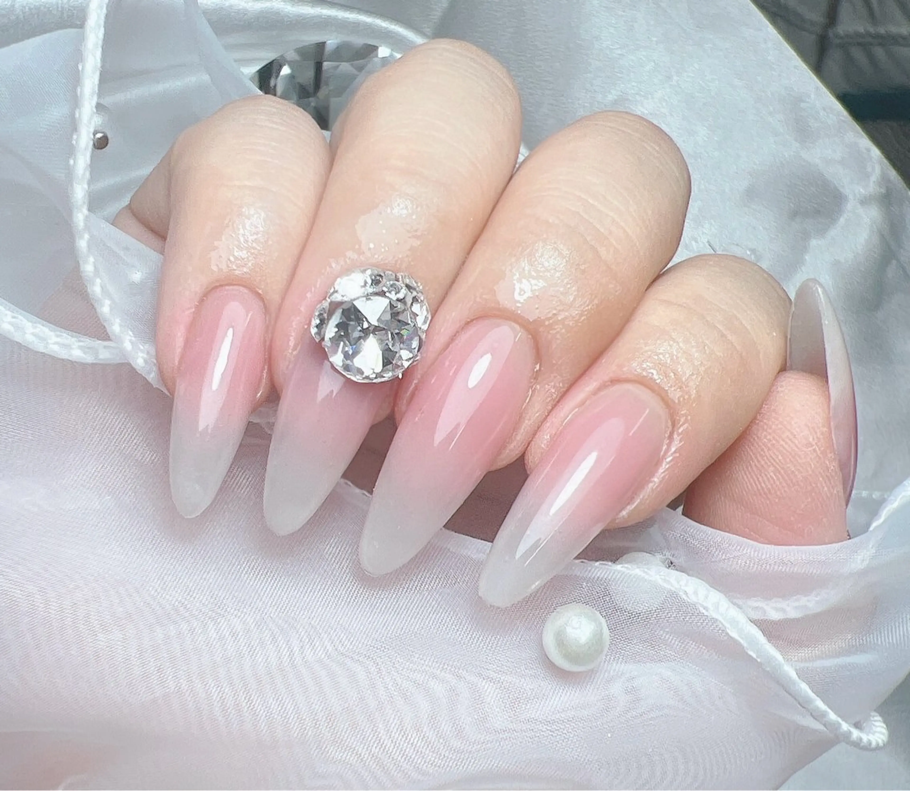 ネイル グラデーション ハンドネイル bijou nails　蓮のネイルデザイン