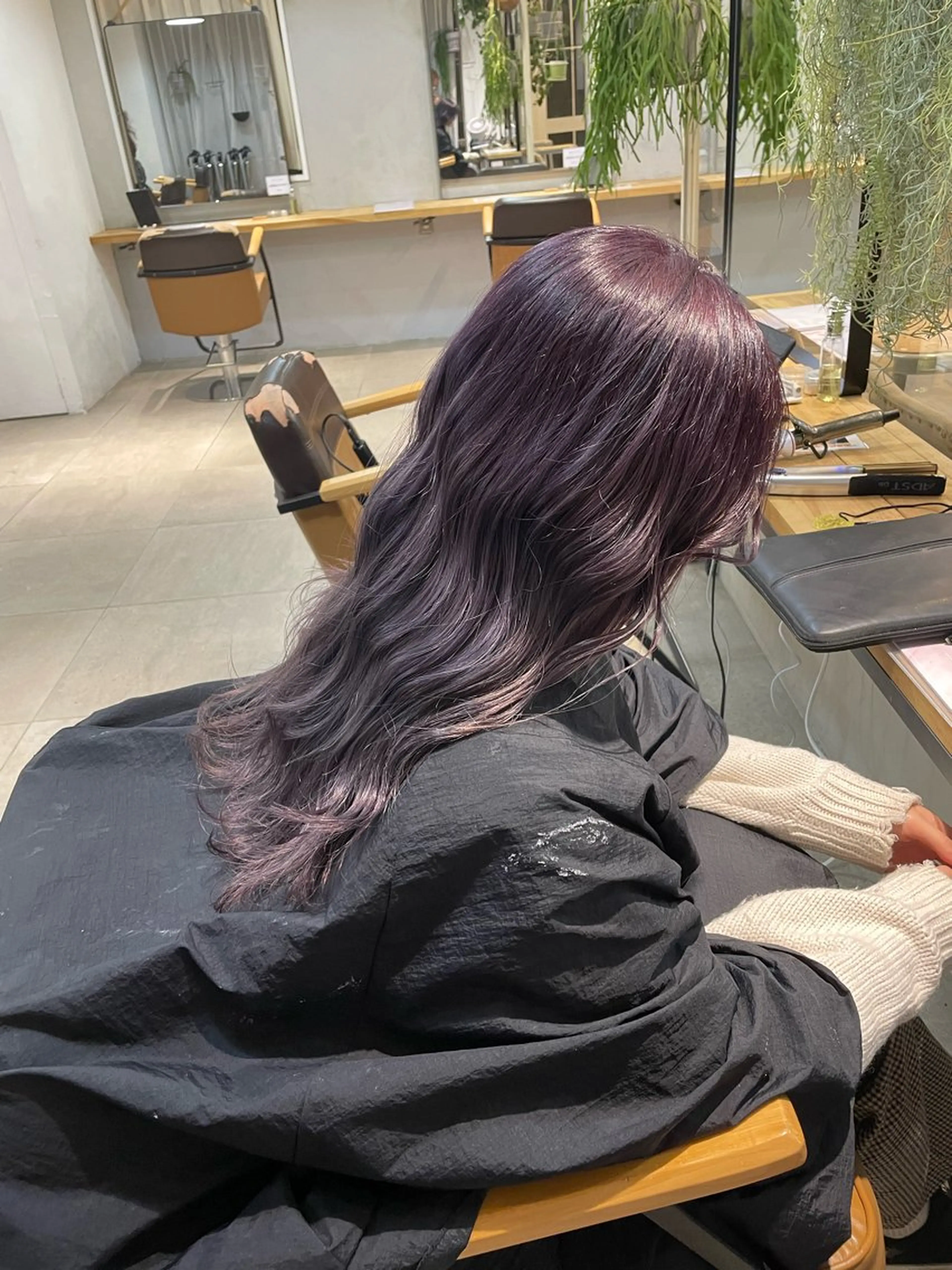 ロング カラー ミルクティー× グレージュMOMOのヘアスタイル