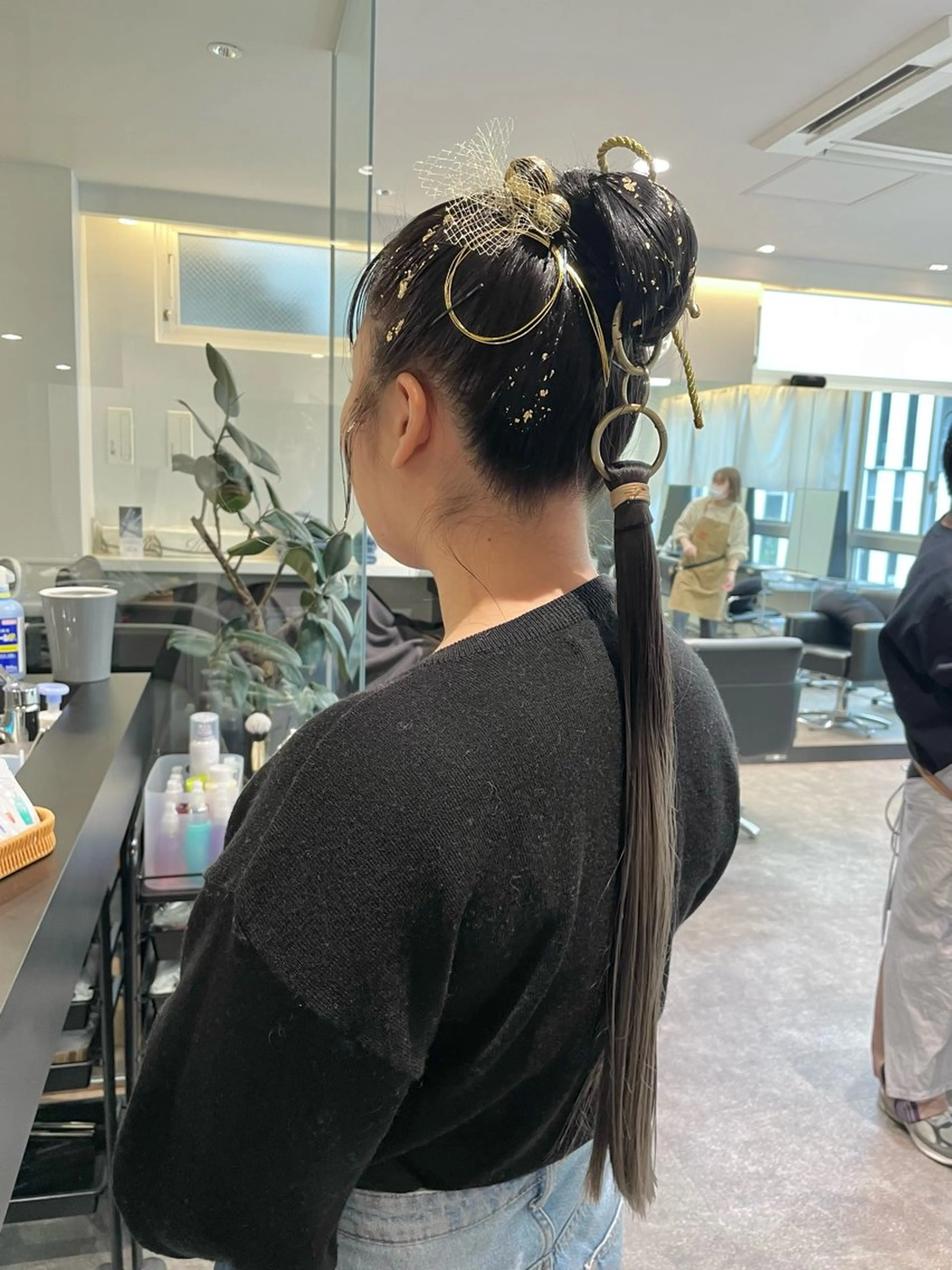 セミロング ヘアアレンジ 成人式 ポニーテール ダブルカラー🦖 /髪質改善⚡️しおりのヘアスタイル