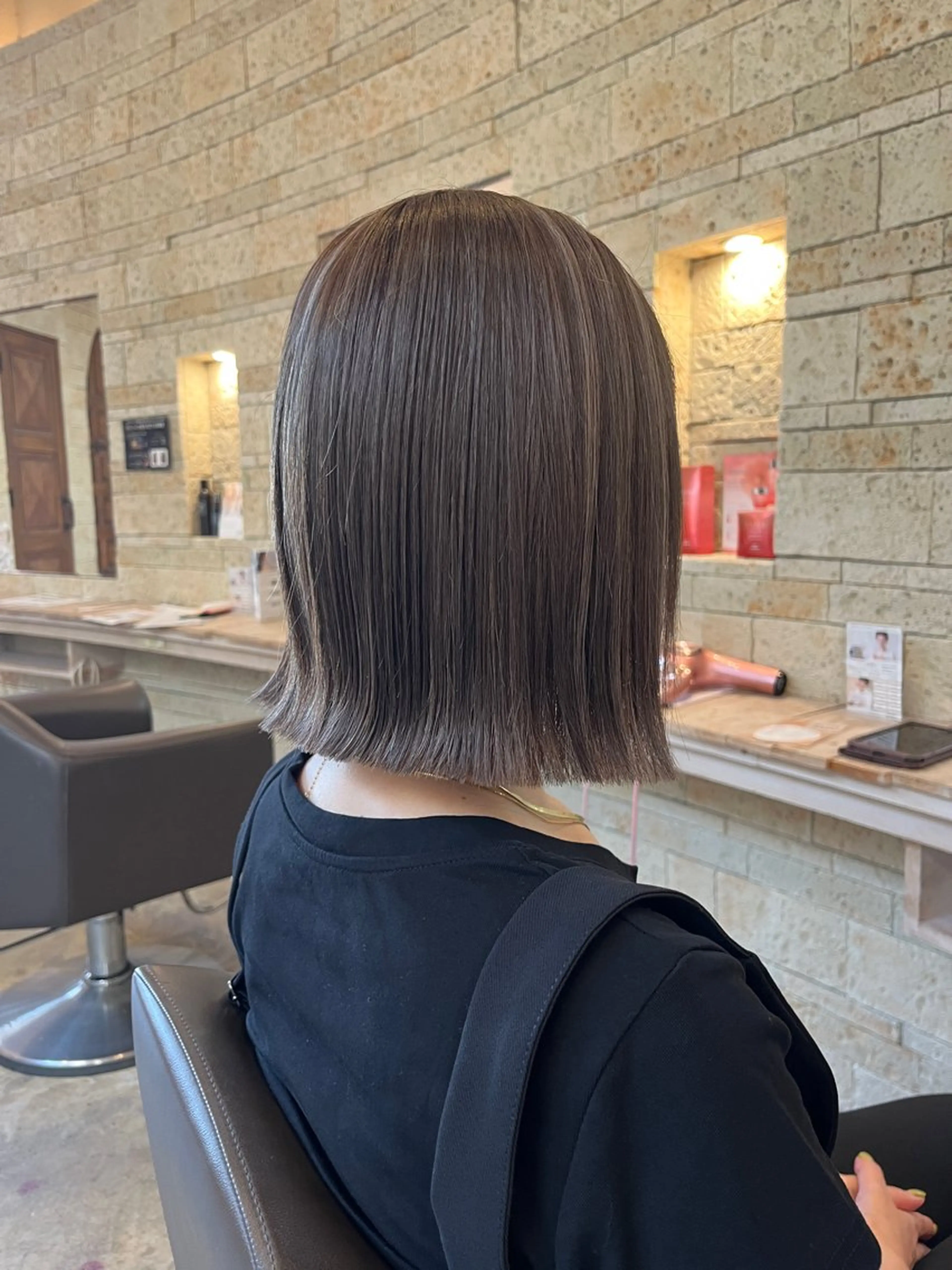 ショート カラー 切りっぱなしボブ ハイライトカラー ボブ ハイライト ヘアカラー トリートメント 艶カラー/メンズ パーマ/伊藤愛麻のヘアスタイル