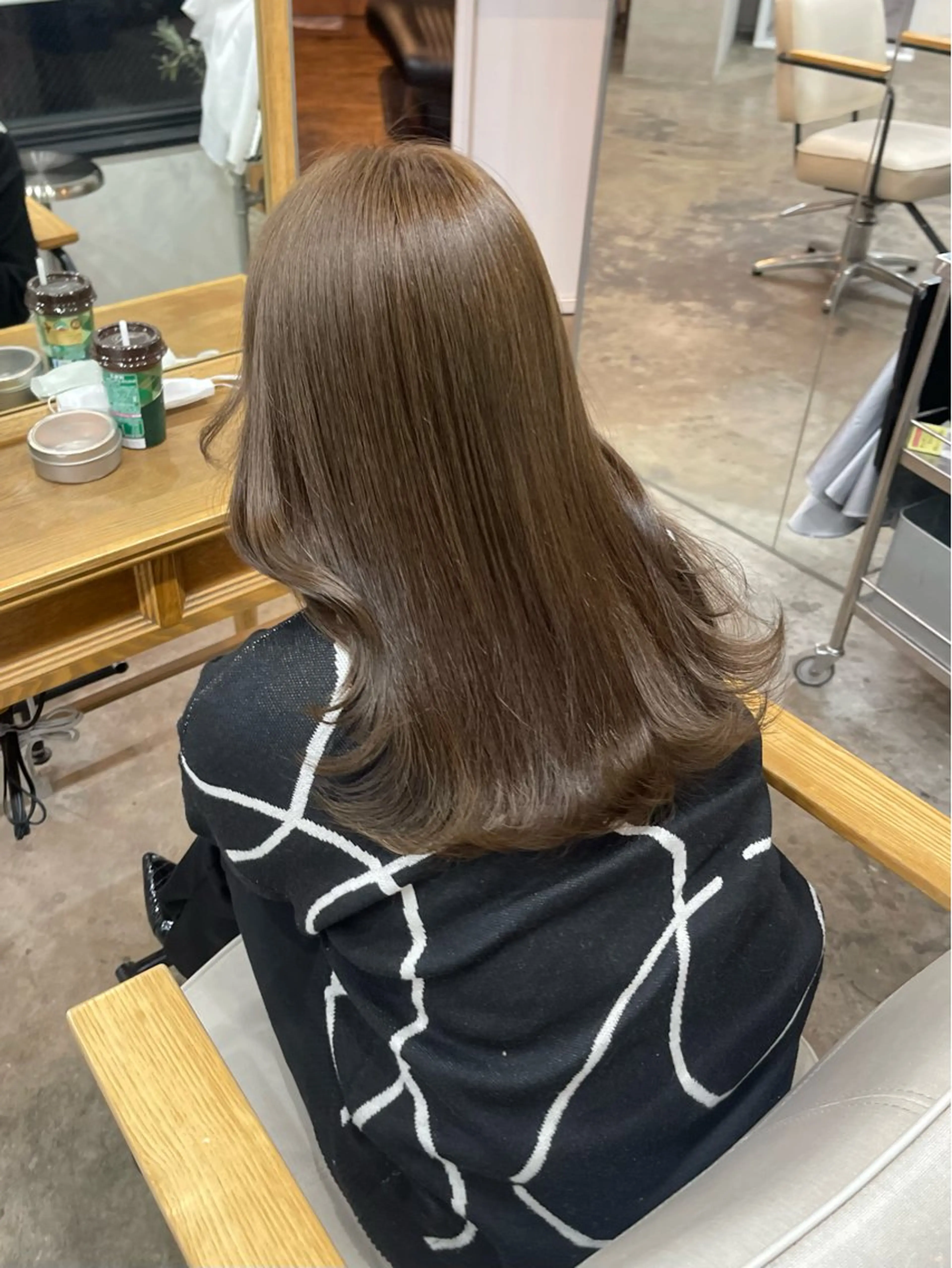 セミロング カラー ブリーチ ブリーチなしカラー LIV umeda所属・キダアヤカ/ 梅田/ベージュカラーのヘアスタイル