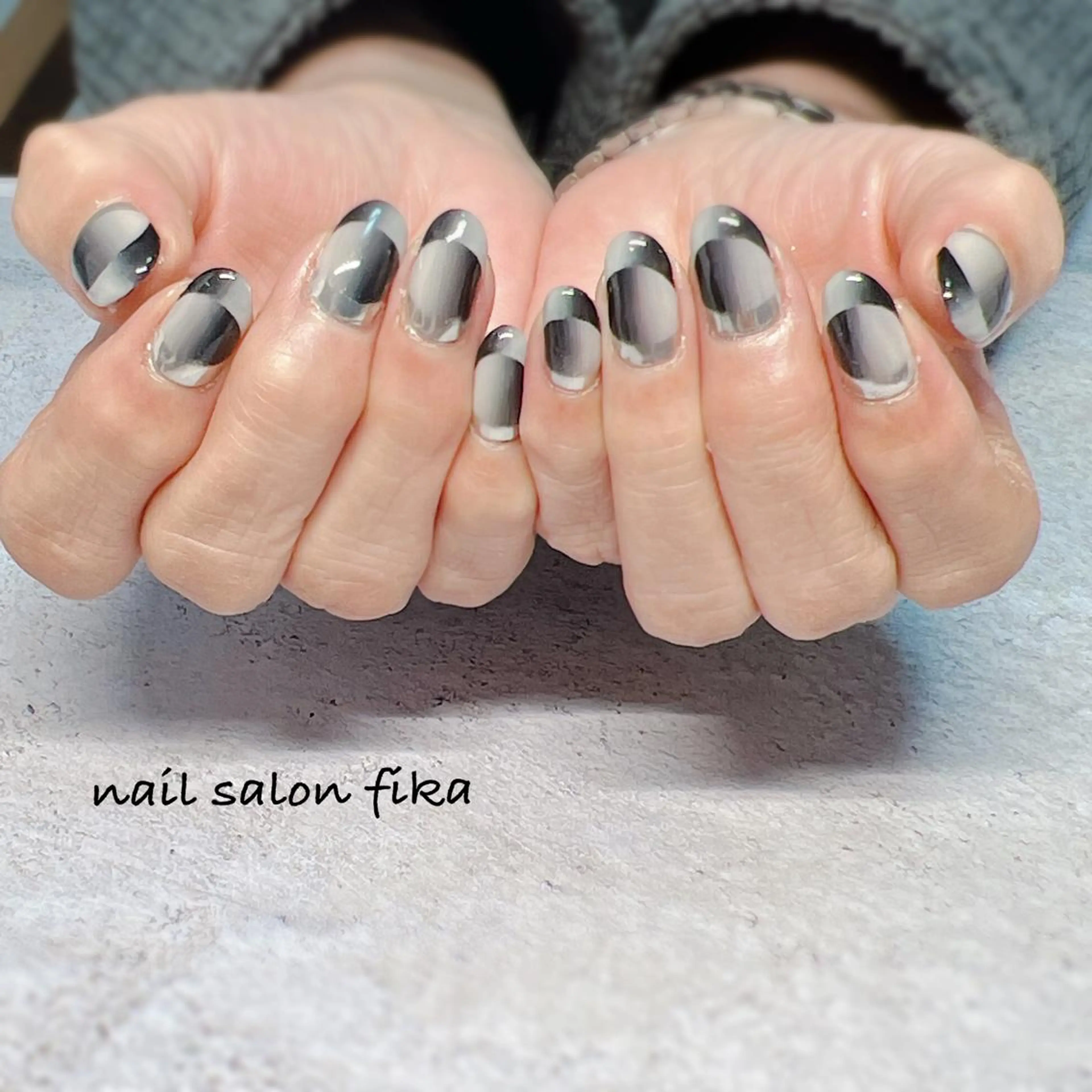 ネイル フレンチネイル ミラーネイル オンブレフレンチ nail salon fikaのネイルデザイン