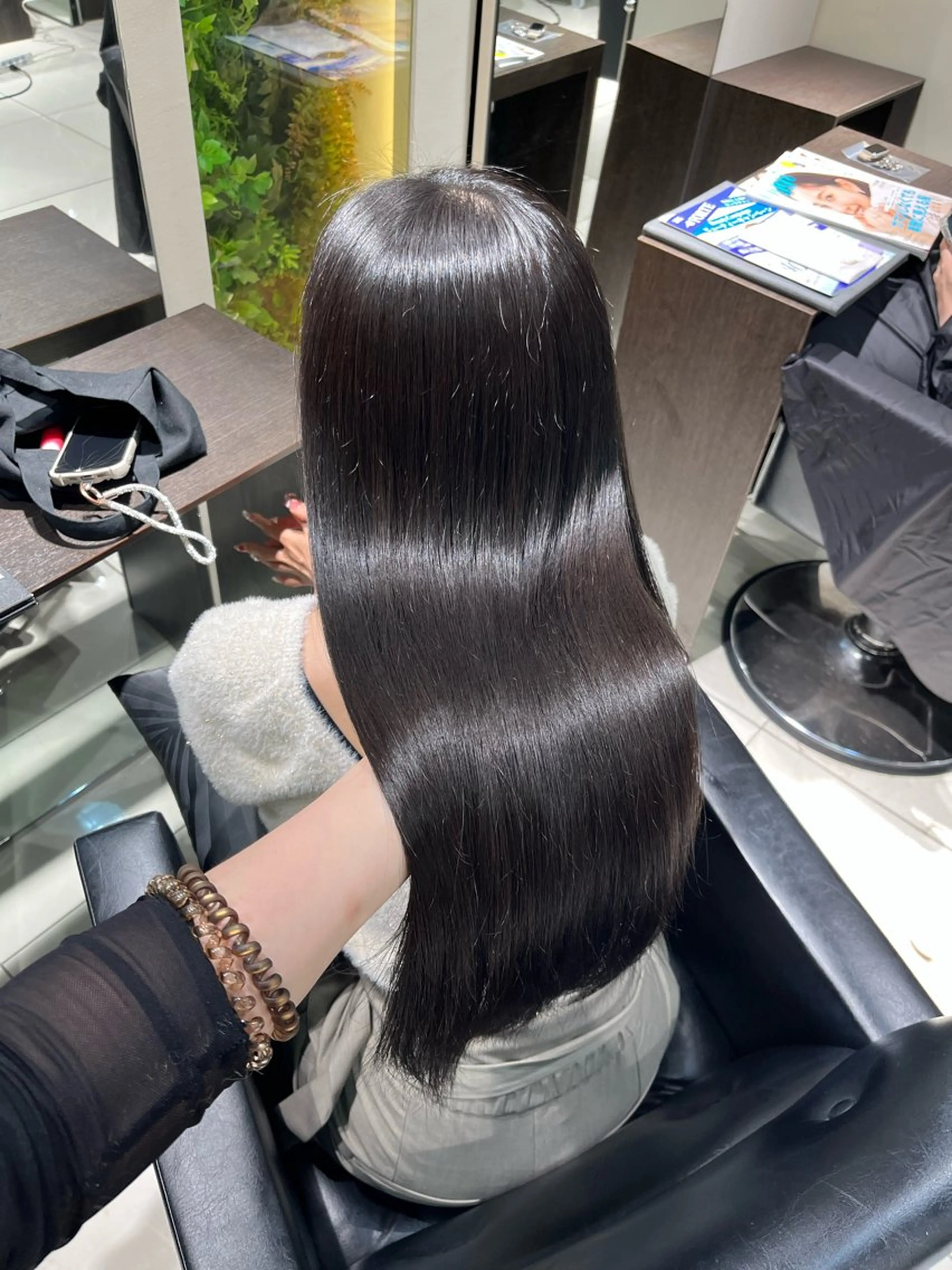 ロング ヘアカラー 𝒔𝒂𝒚𝒂🫧 赤みレス透け感カラーのヘアスタイル