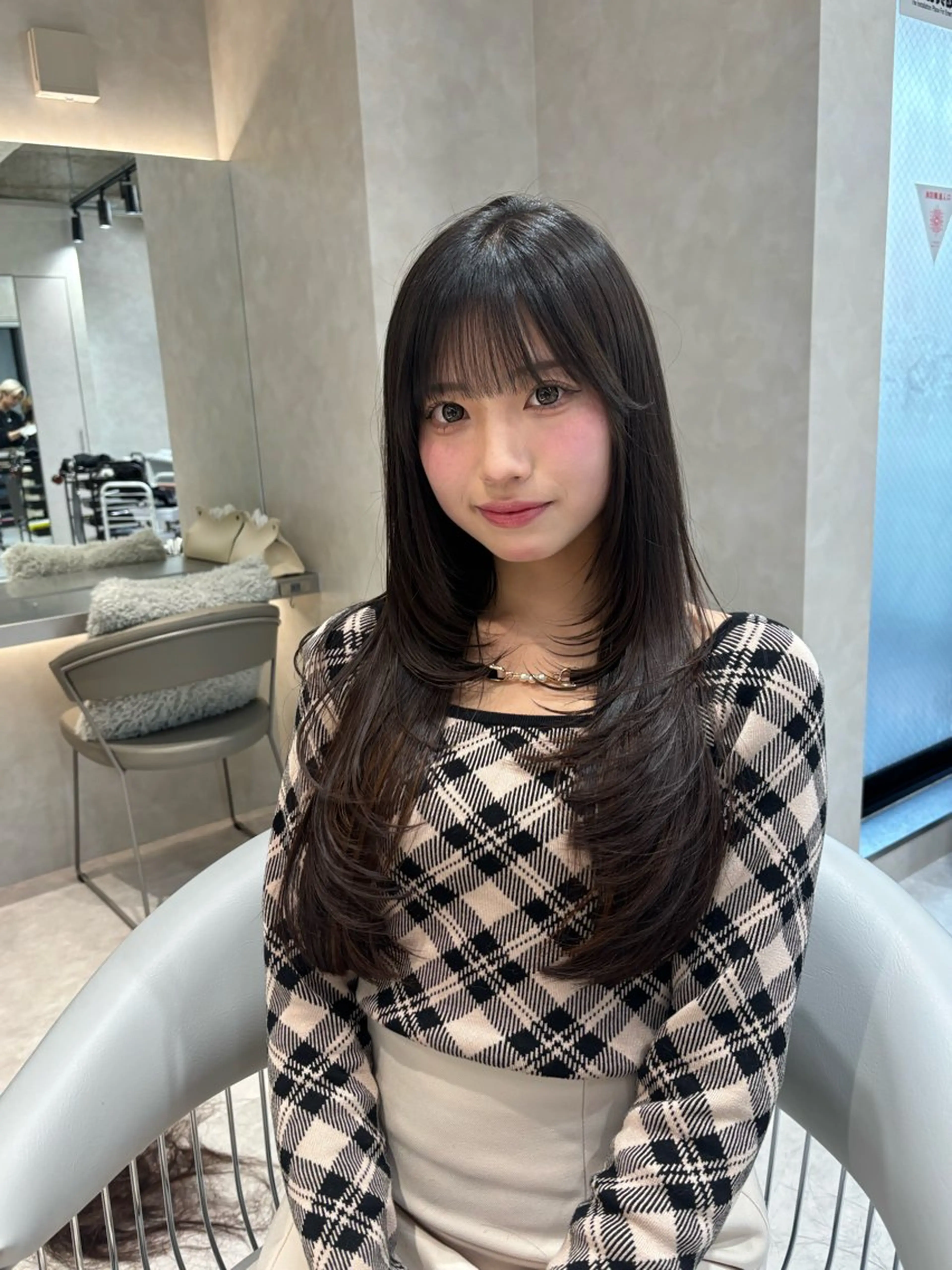 ロング 顔まわりレイヤー 顔周りカット ハイレイヤー レイヤーカット ローレイヤー カット ヘアカラー トリートメント MOMOHA/ 🍑レイヤーカットのヘアスタイル