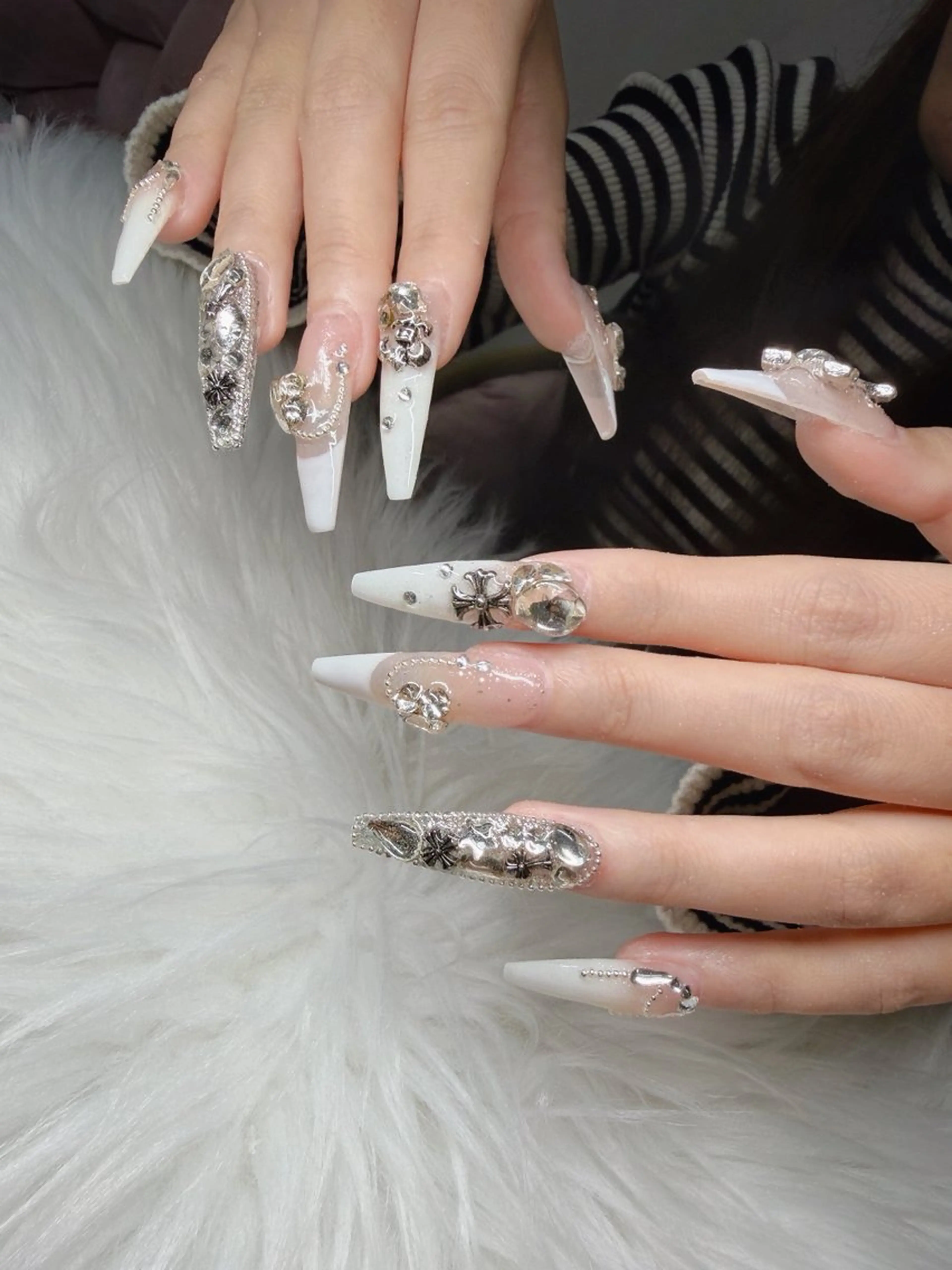 ネイル 長さ出し グラデーション 卒業式 キラキラネイル マグネットネイル Lee Nailsのネイルデザイン