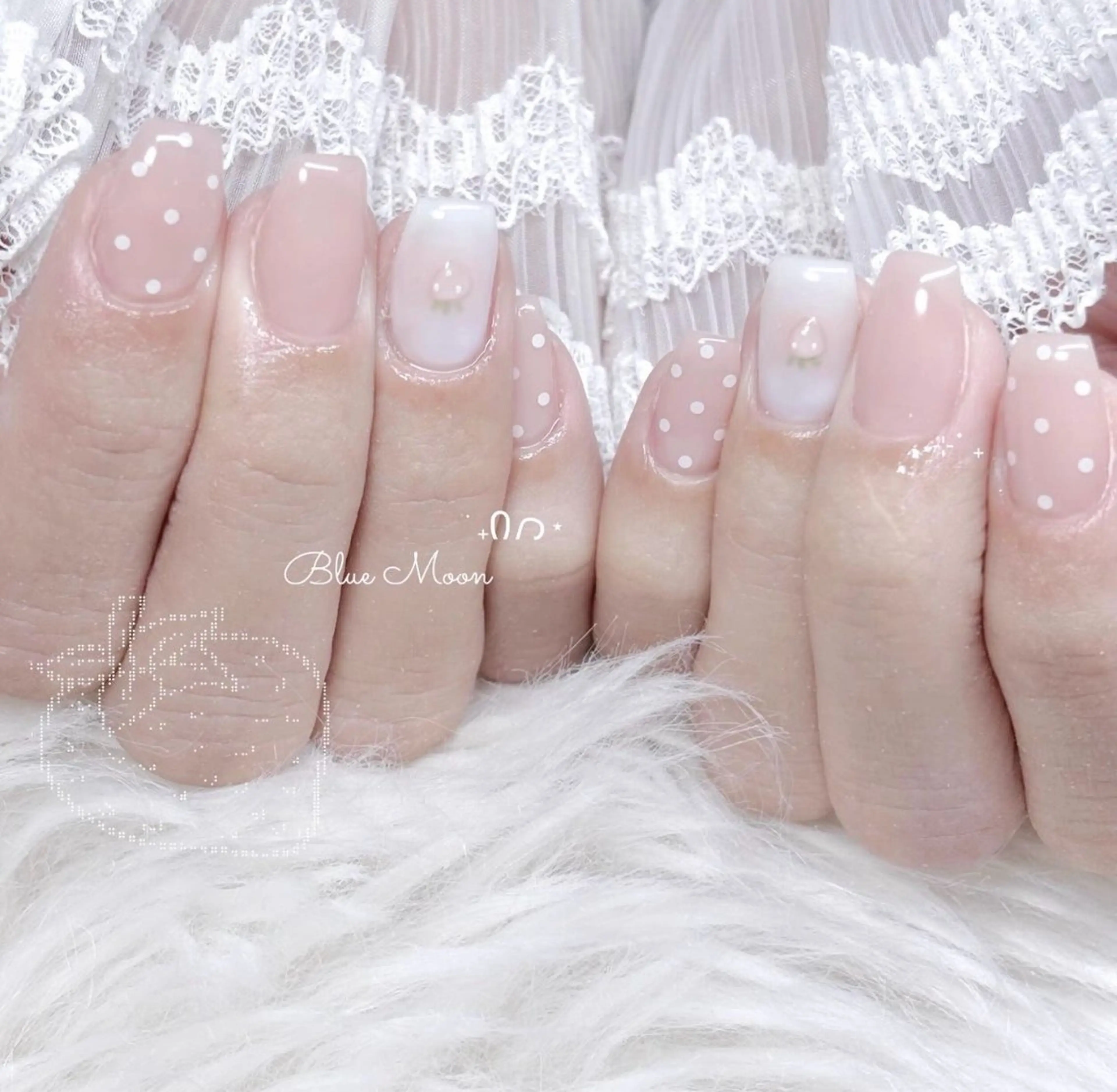 ネイル アートネイル ホログラムネイル ハンドネイル フットネイル ハンドケア nail salon Blue Moonのネイルデザイン