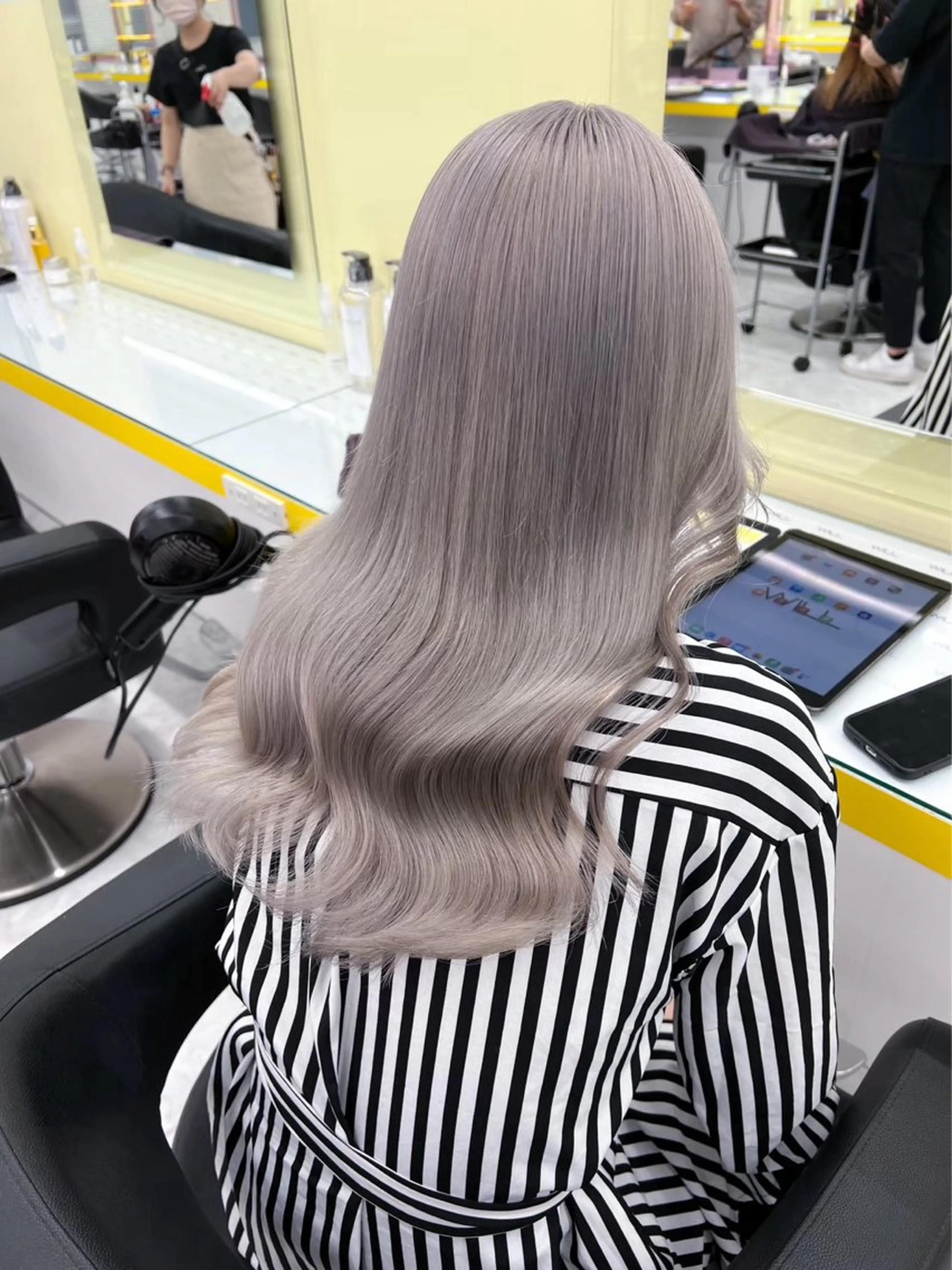 ロング カラー ヘアカラー 🖤ハイトーン× レイヤー🖤SARAのヘアスタイル