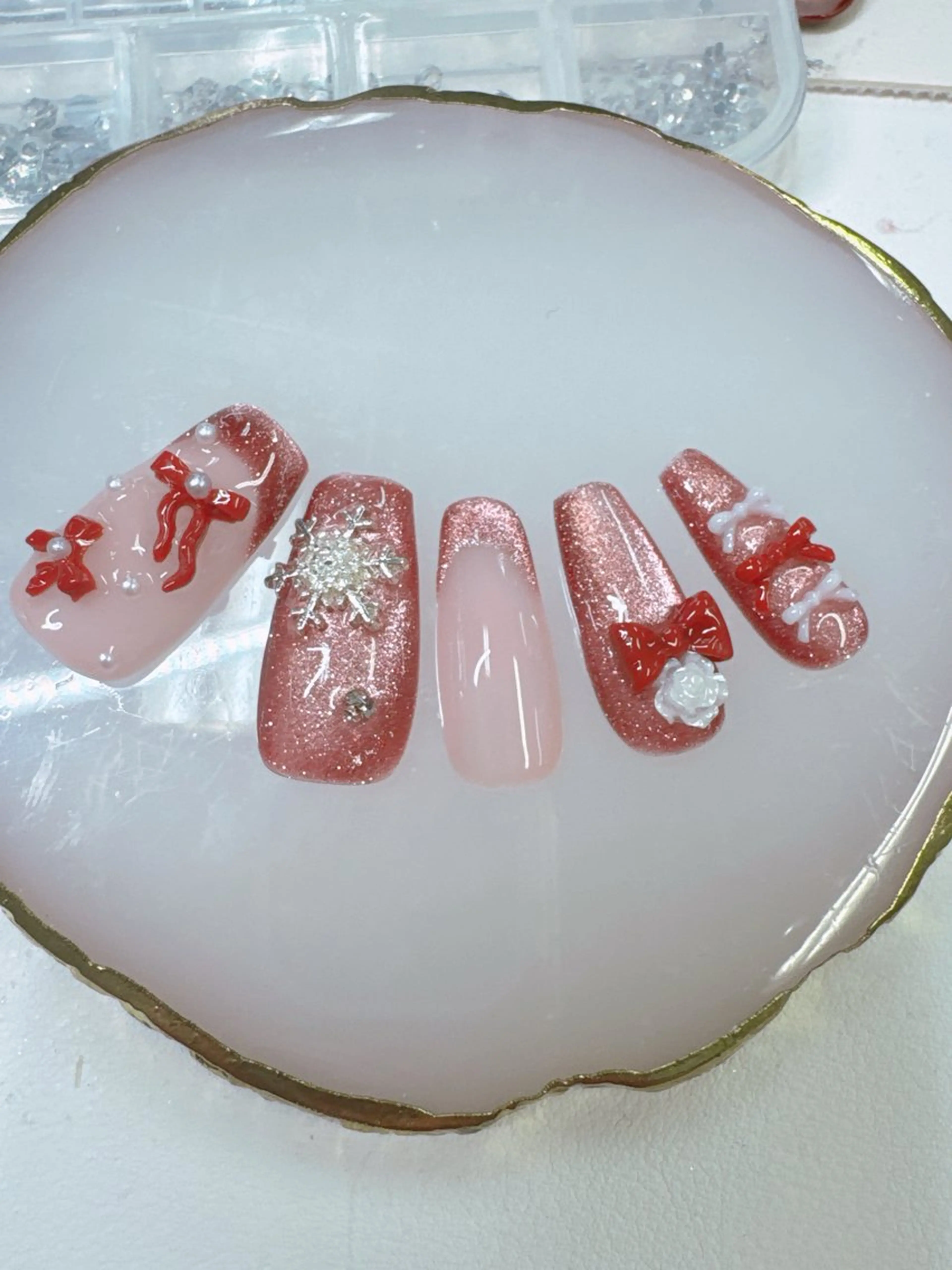 ネイル 長さ出し ジェルネイル ガーリー マグネットネイル パラジェル ハンドネイル Queeens nailのネイルデザイン