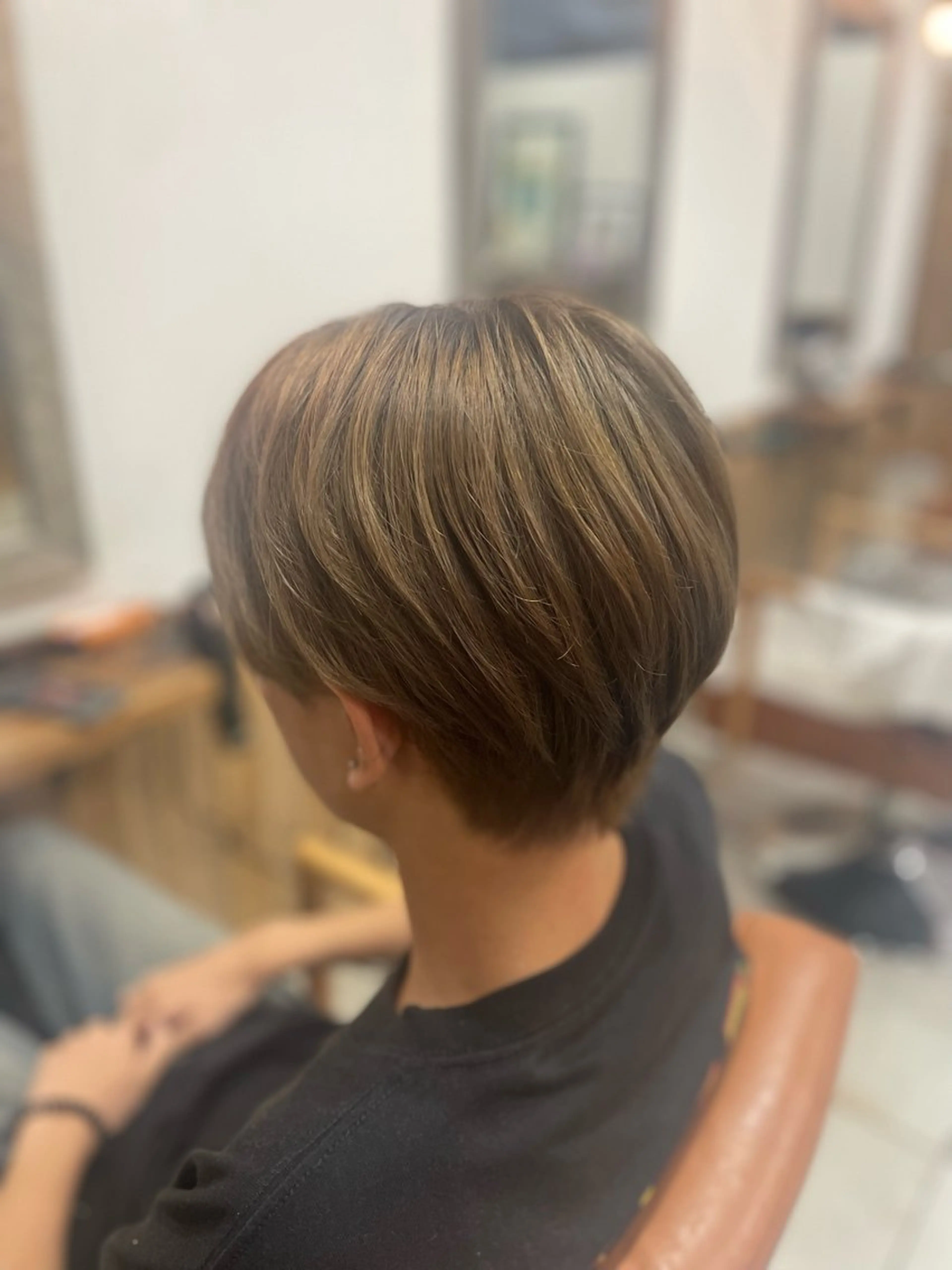 ミディアム Wカラーレイヤーカ ット⚡️CHIAKIのヘアスタイル