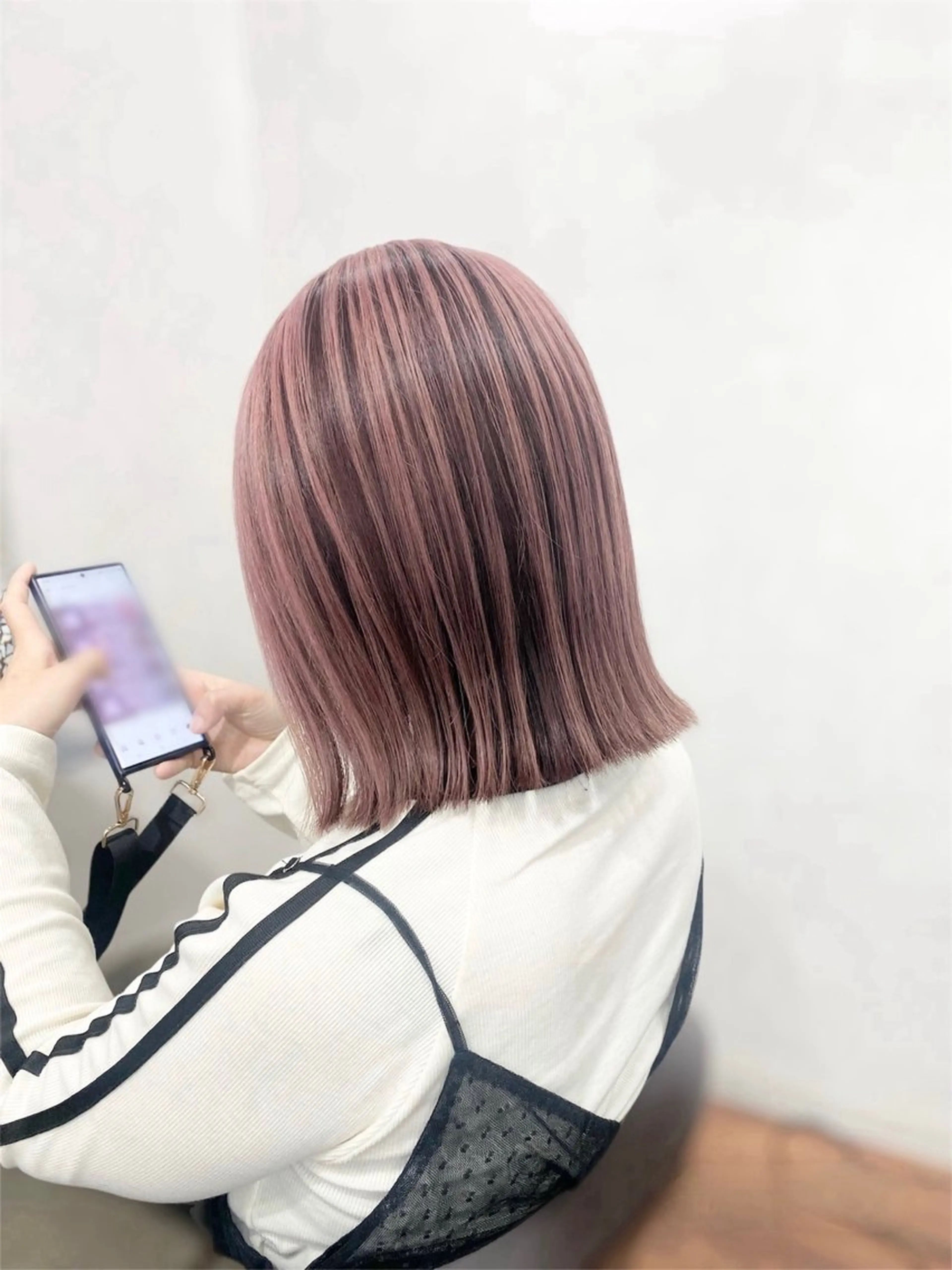 ミディアム カラー デザインカラー ＳＨＩ ＺＵのヘアスタイル