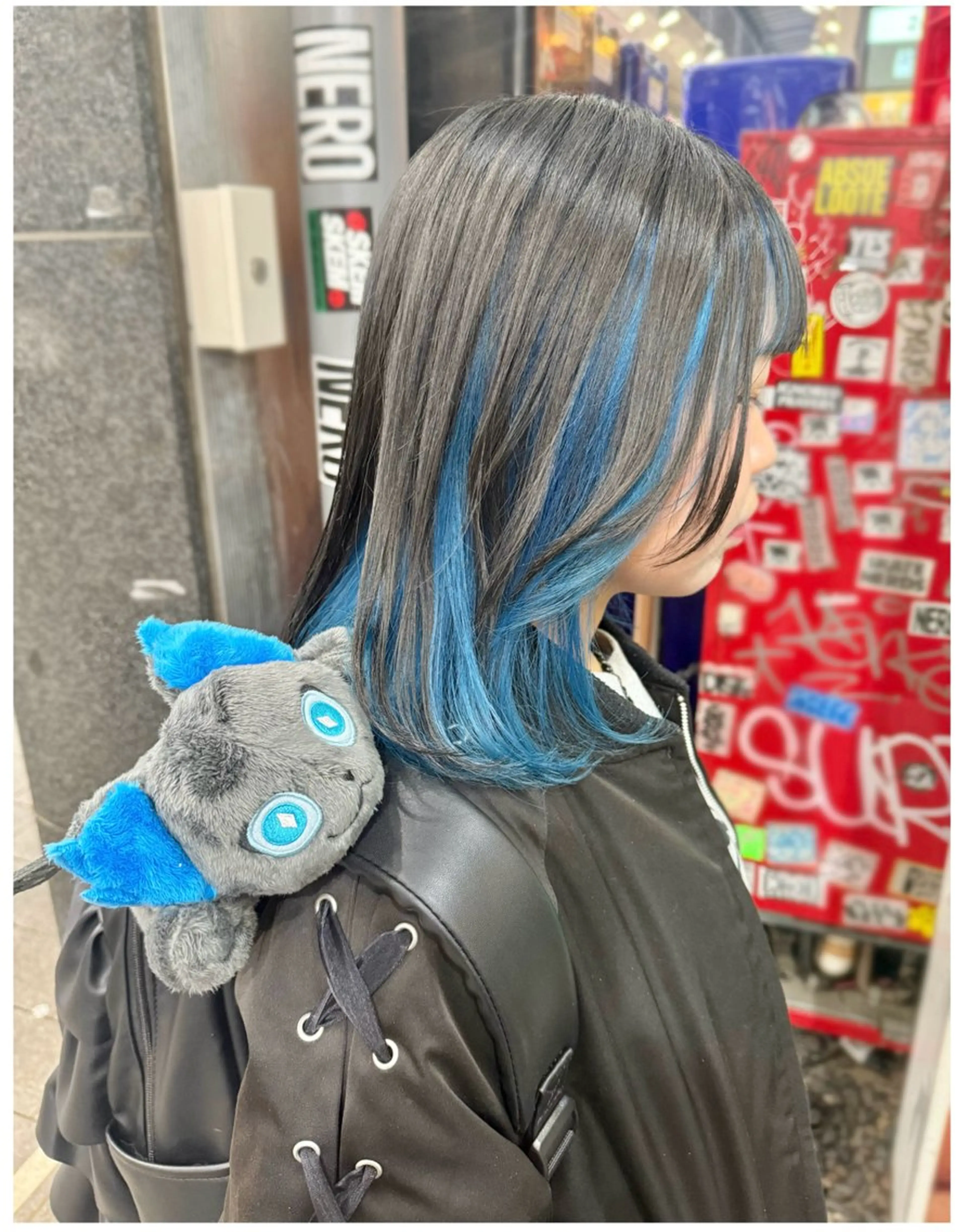 ミディアム カラー ブルーカラー ダークグレー ヘアカラー TSUNO🦖 派手髪/オタク美容師のヘアスタイル