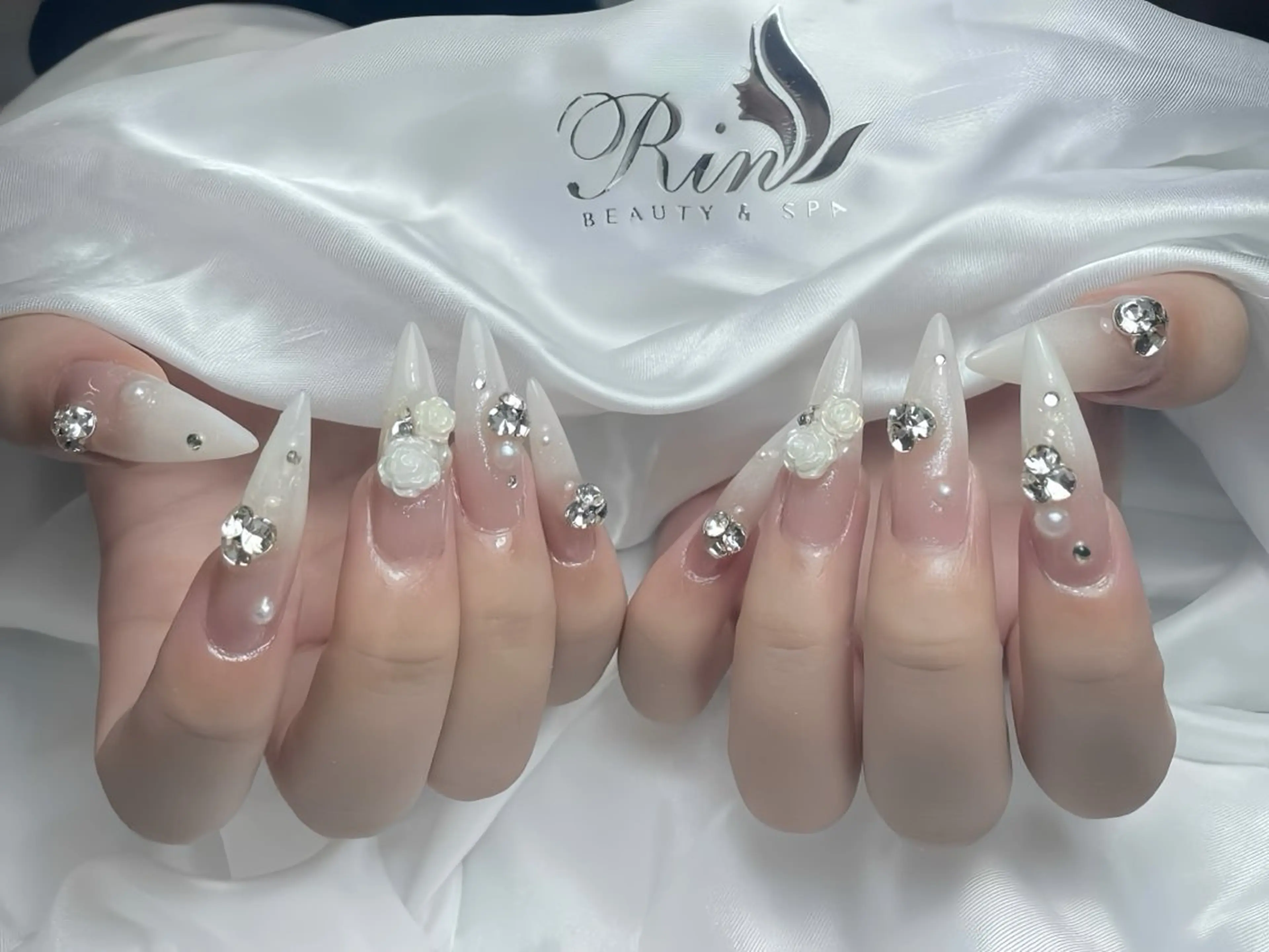 ネイル アニマル柄 ボルドー ブラウン チークネイル フレンチネイル Rin Nail 新大久保店のネイルデザイン