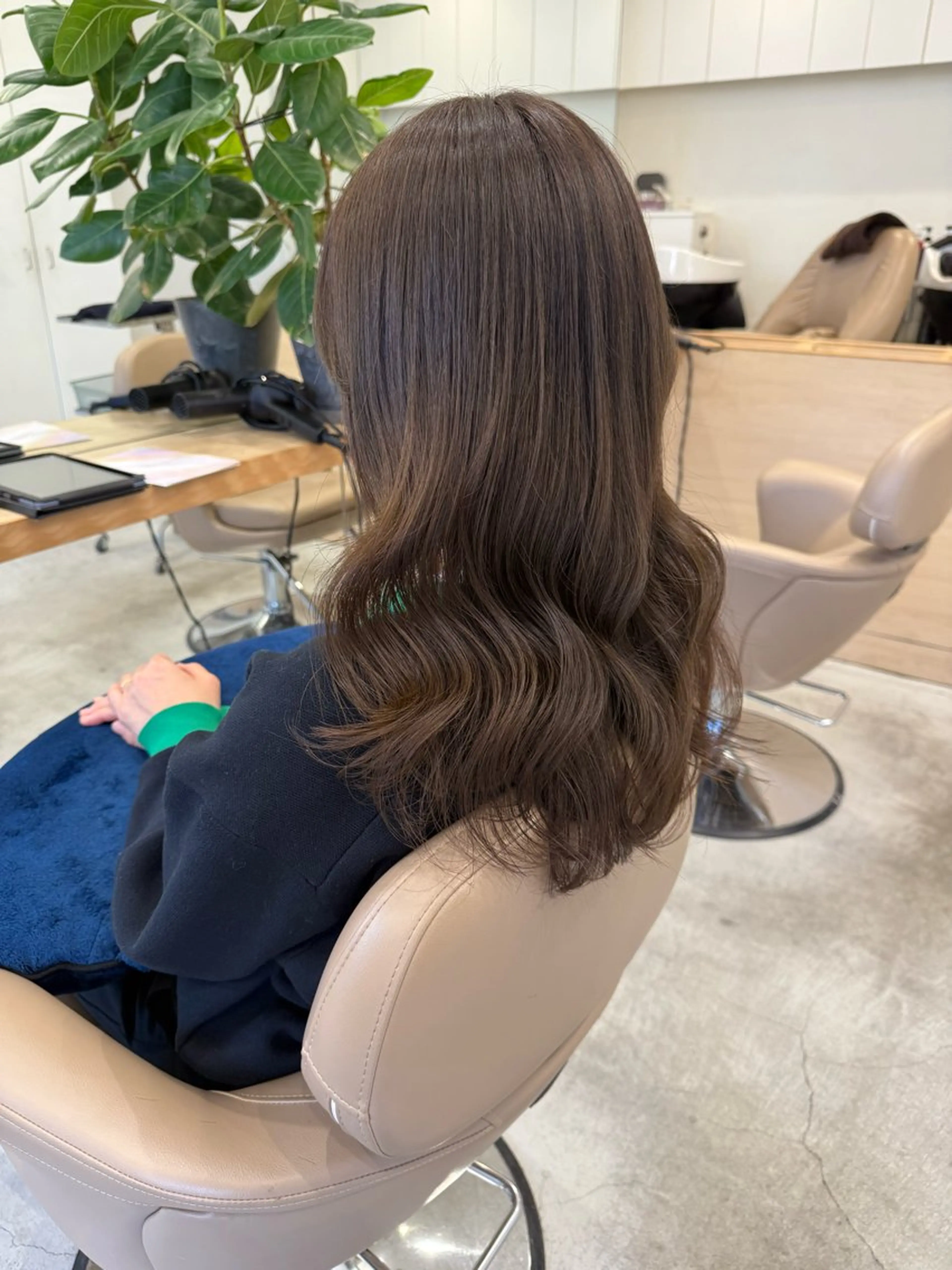 ロング カラー 💛🤍U too e’s 鎌倉🧸のヘアスタイル
