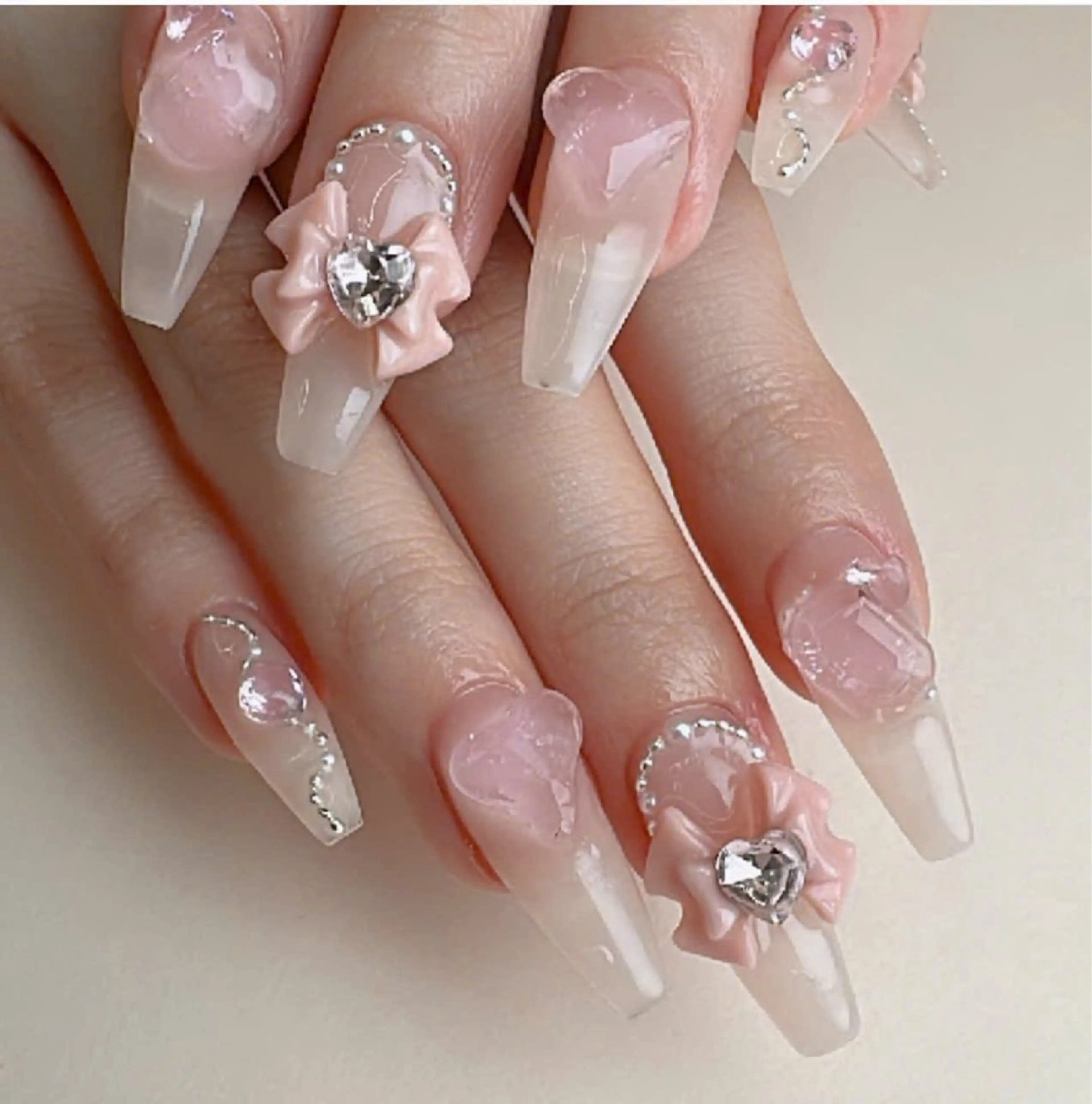 ネイル フレンチネイル キラキラネイル マグネットネイル ミラーネイル ニュアンスネイル ハンドネイル Tira Nailのネイルデザイン