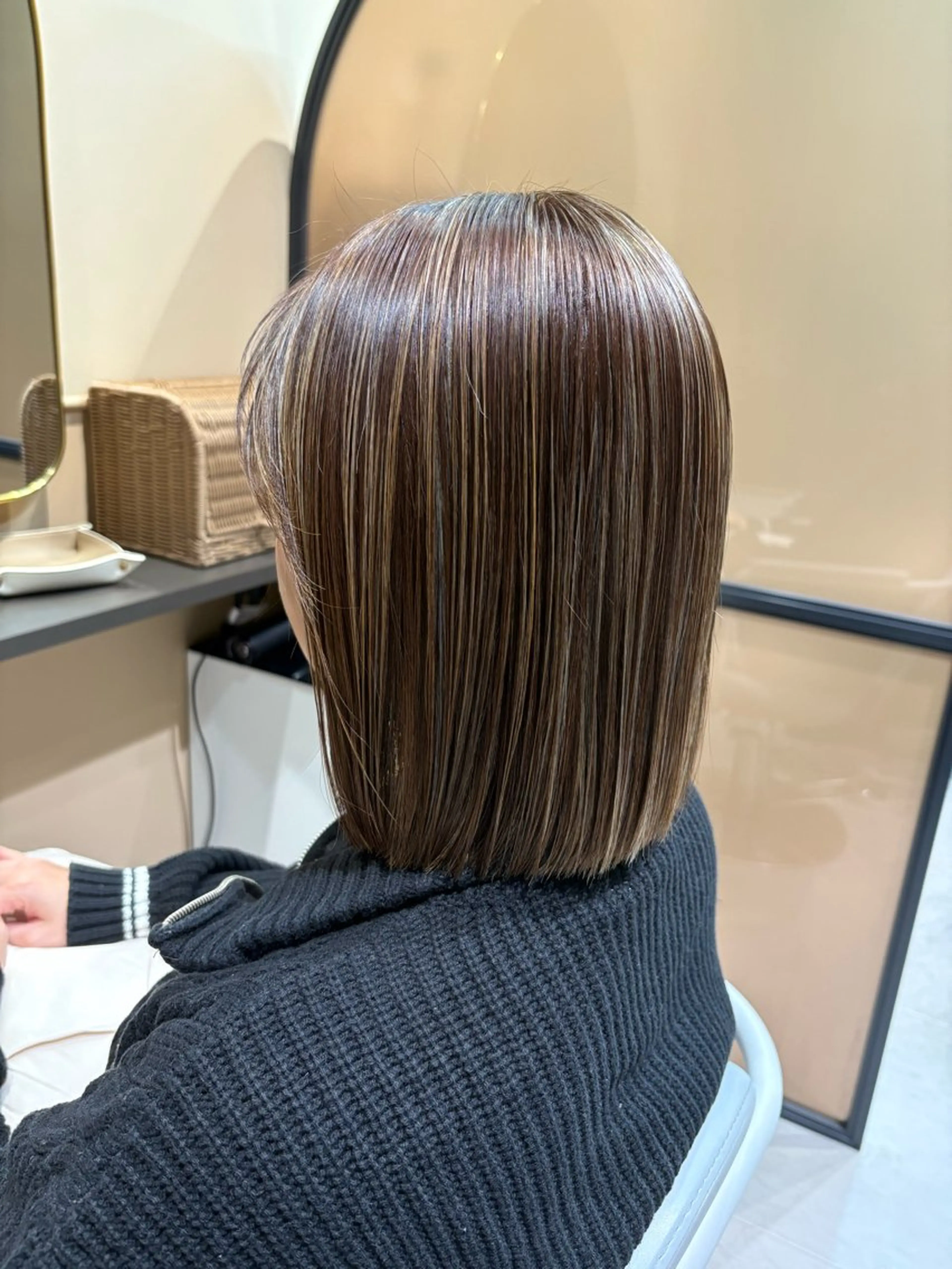 ミディアム カラー 切りっぱなしボブ ブリーチ ハイライトカラー ボブ ハイライト カット ヘアカラー トリートメント ヘッドスパ TV出演&受賞歴有☆ 宮本輝正のヘアスタイル