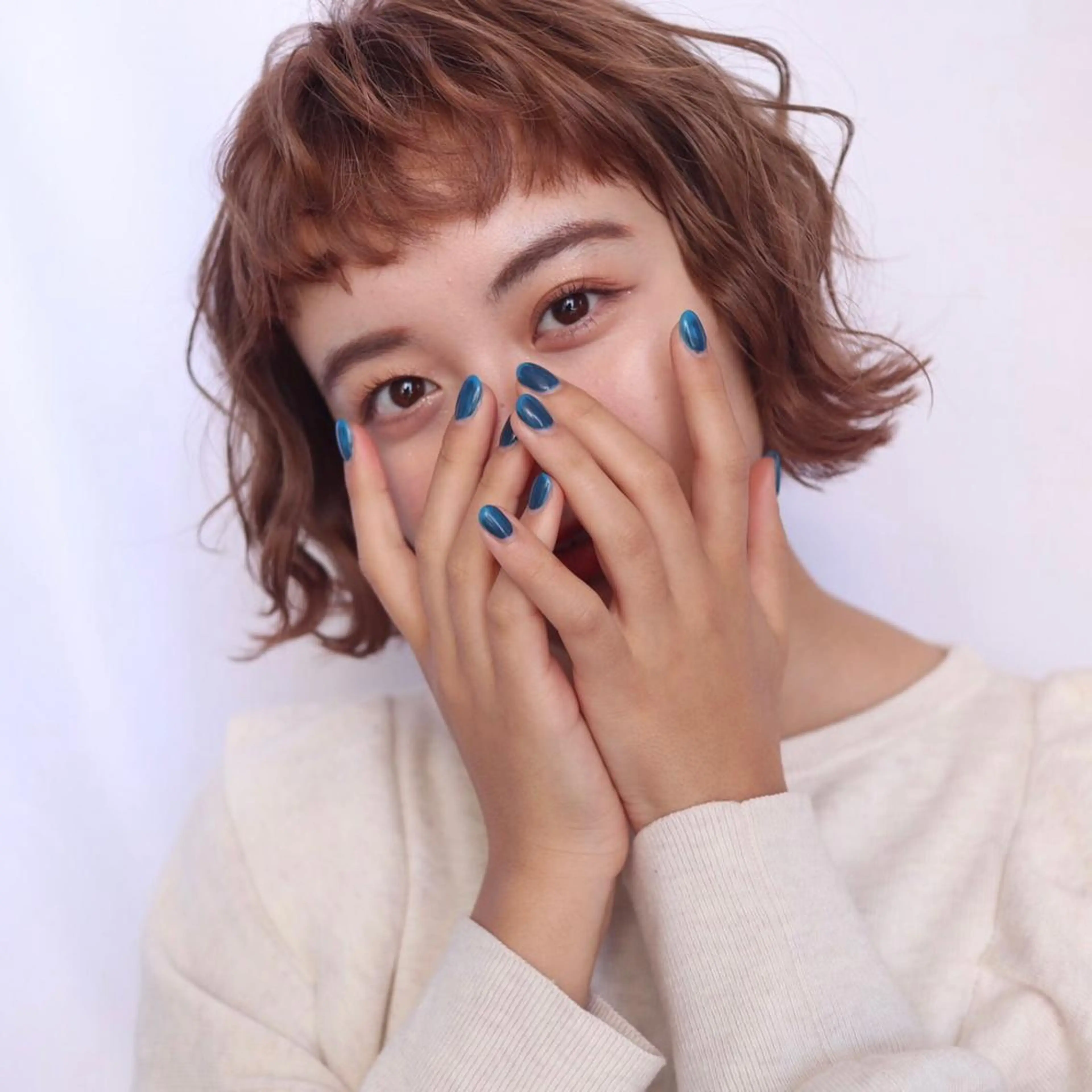 ミディアム 髙井 麻帆のヘアスタイル