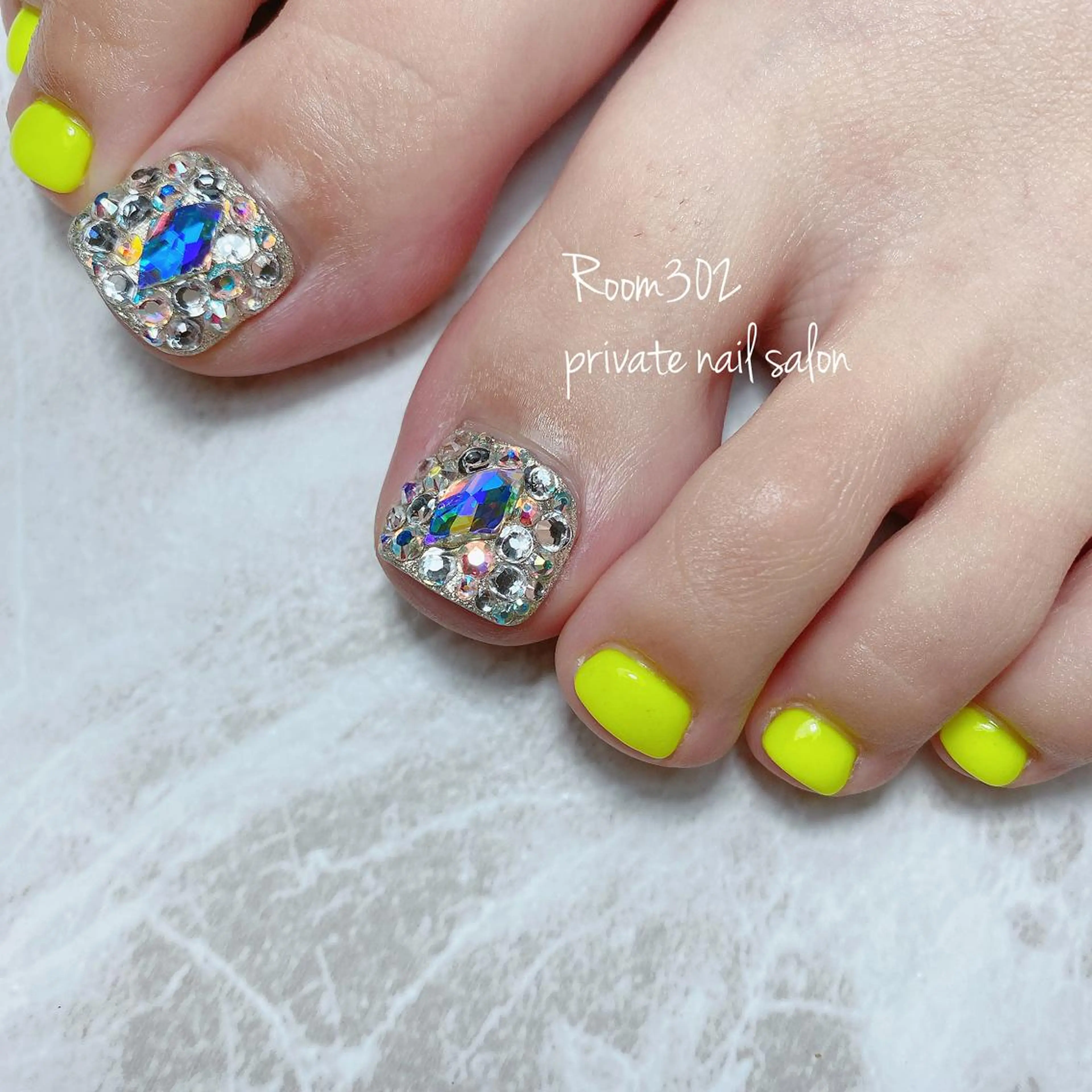 ネイル ストーンネイル フットネイル Room 302のネイルデザイン
