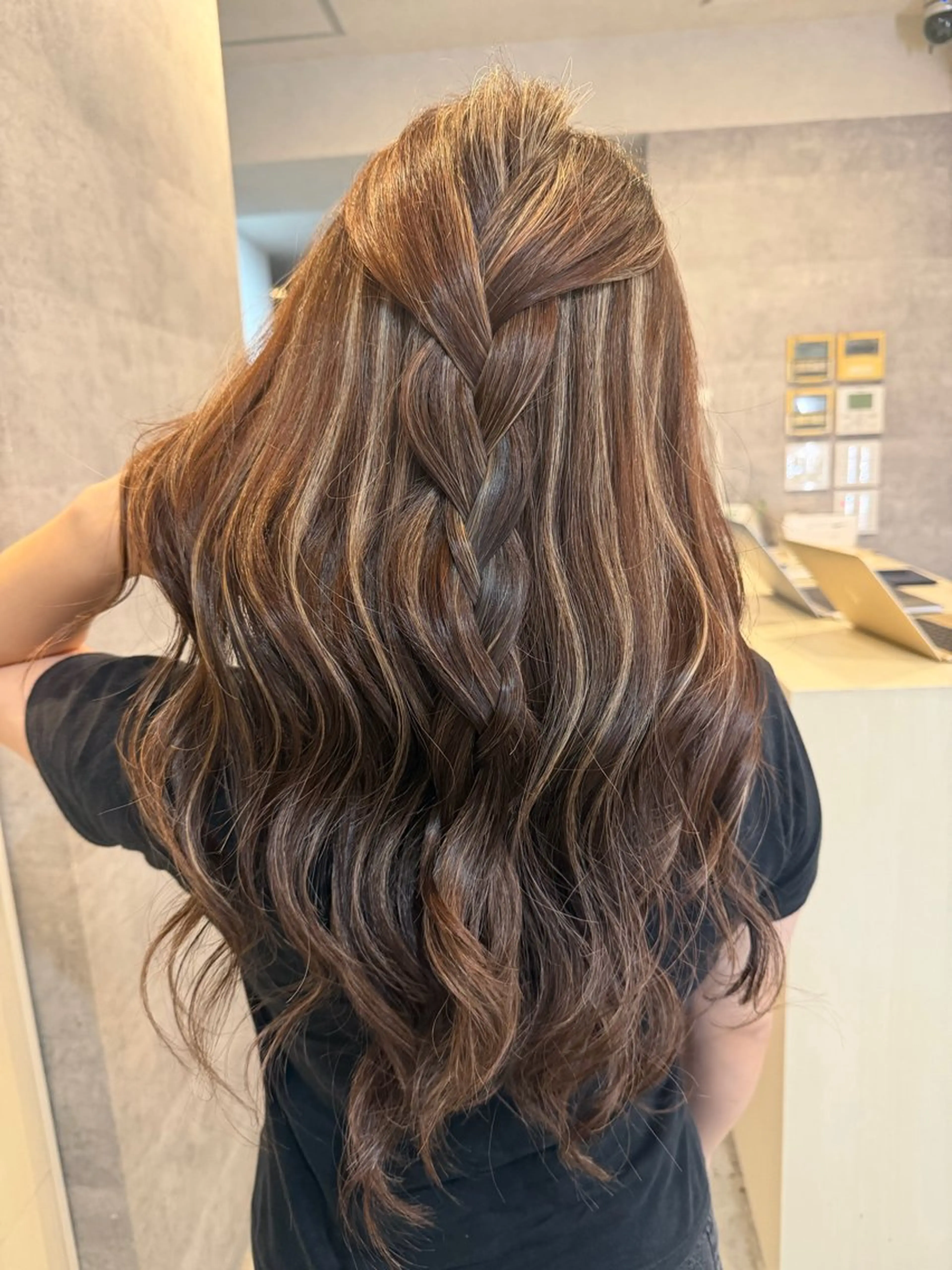 ロング カラー ハイライトカラー ハイライト ヘアカラー トリートメント 💎夏葵 ハイライト /デザイン指名No1のヘアスタイル