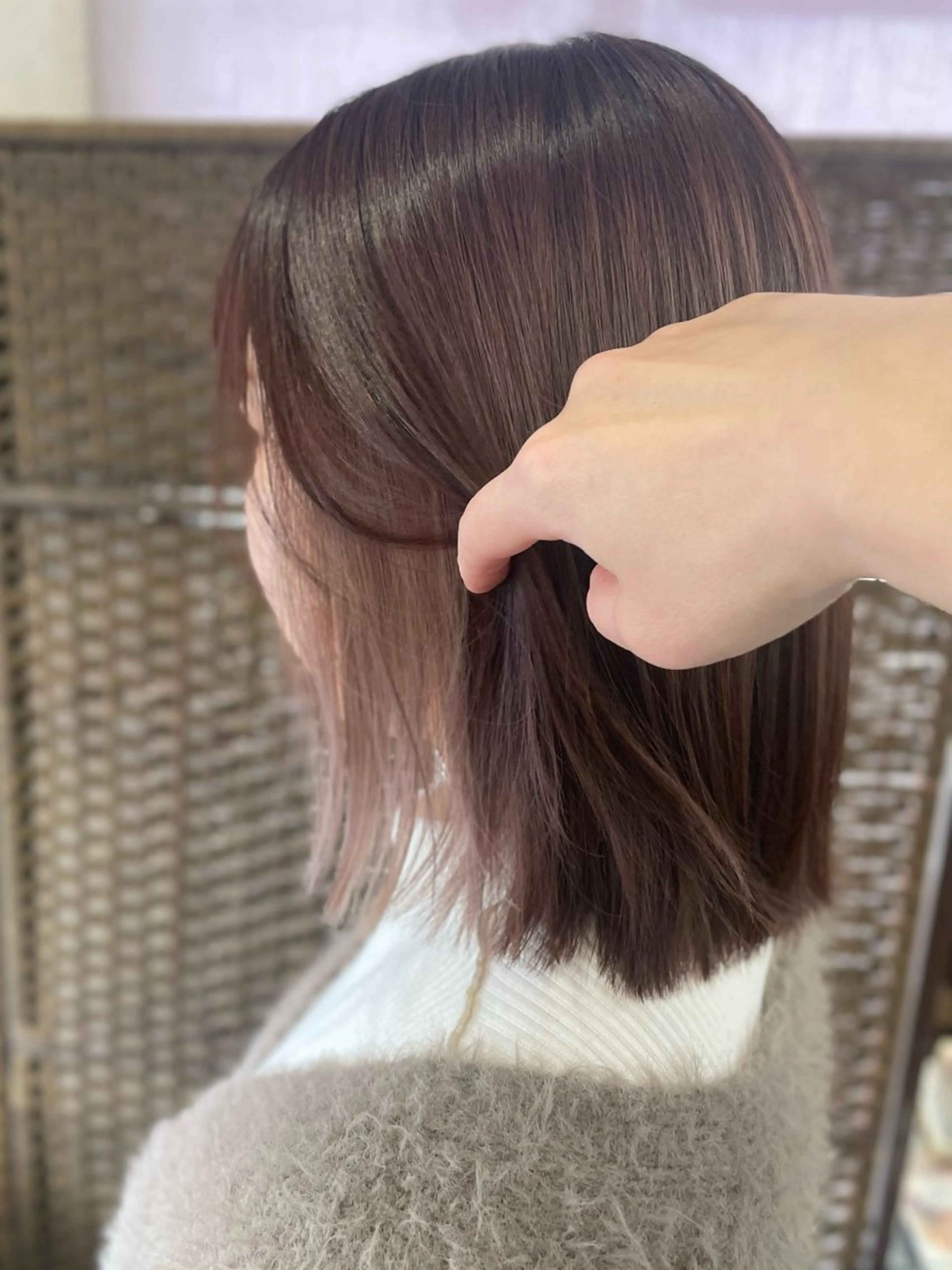 ミディアム カラー 切りっぱなしボブ アッシュ イヤリングカラー グレージュ ラベンダーカラー ヘアカラー 沢田 瞳のヘアスタイル