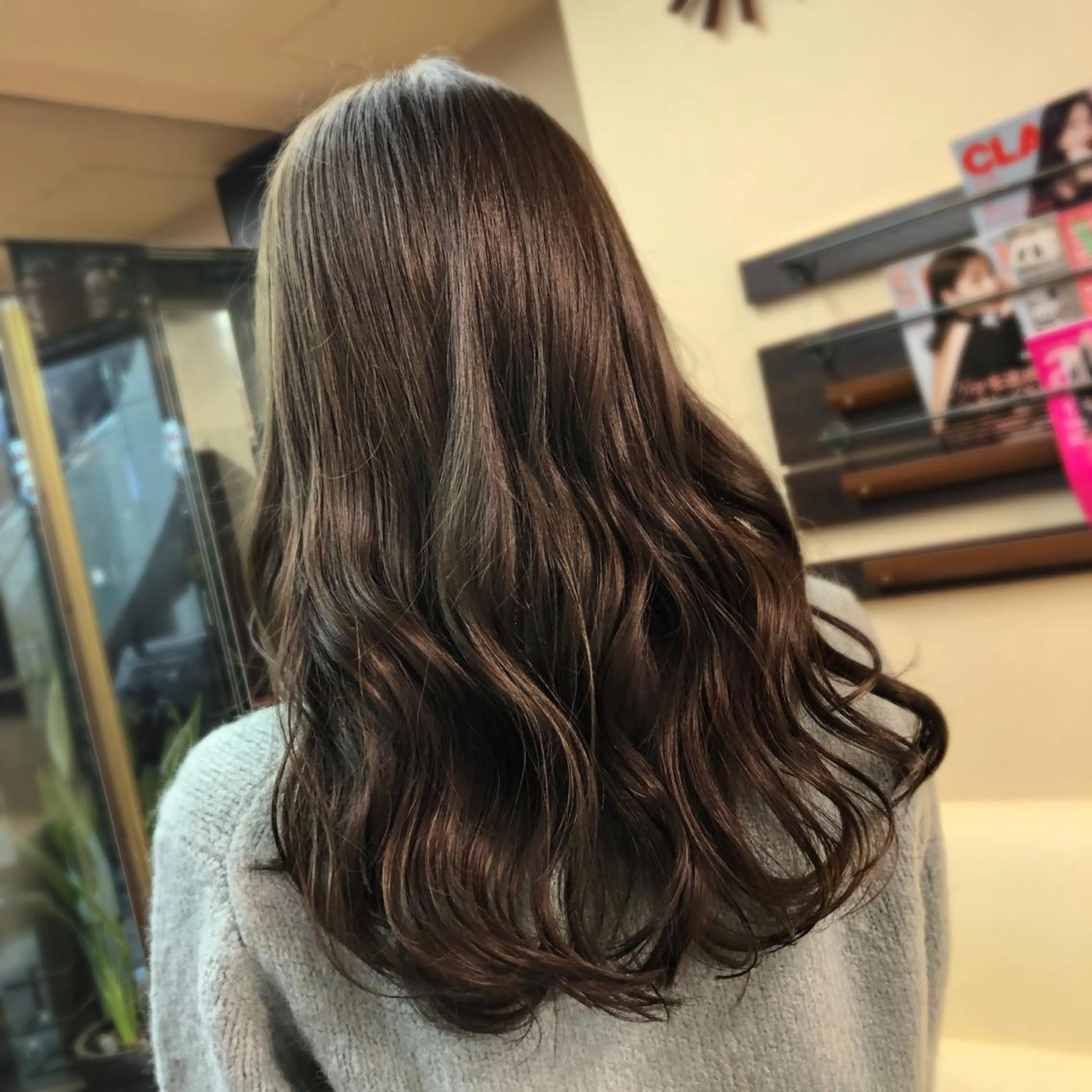 セミロング カラー カット トリートメント 山崎 絵莉香のヘアスタイル