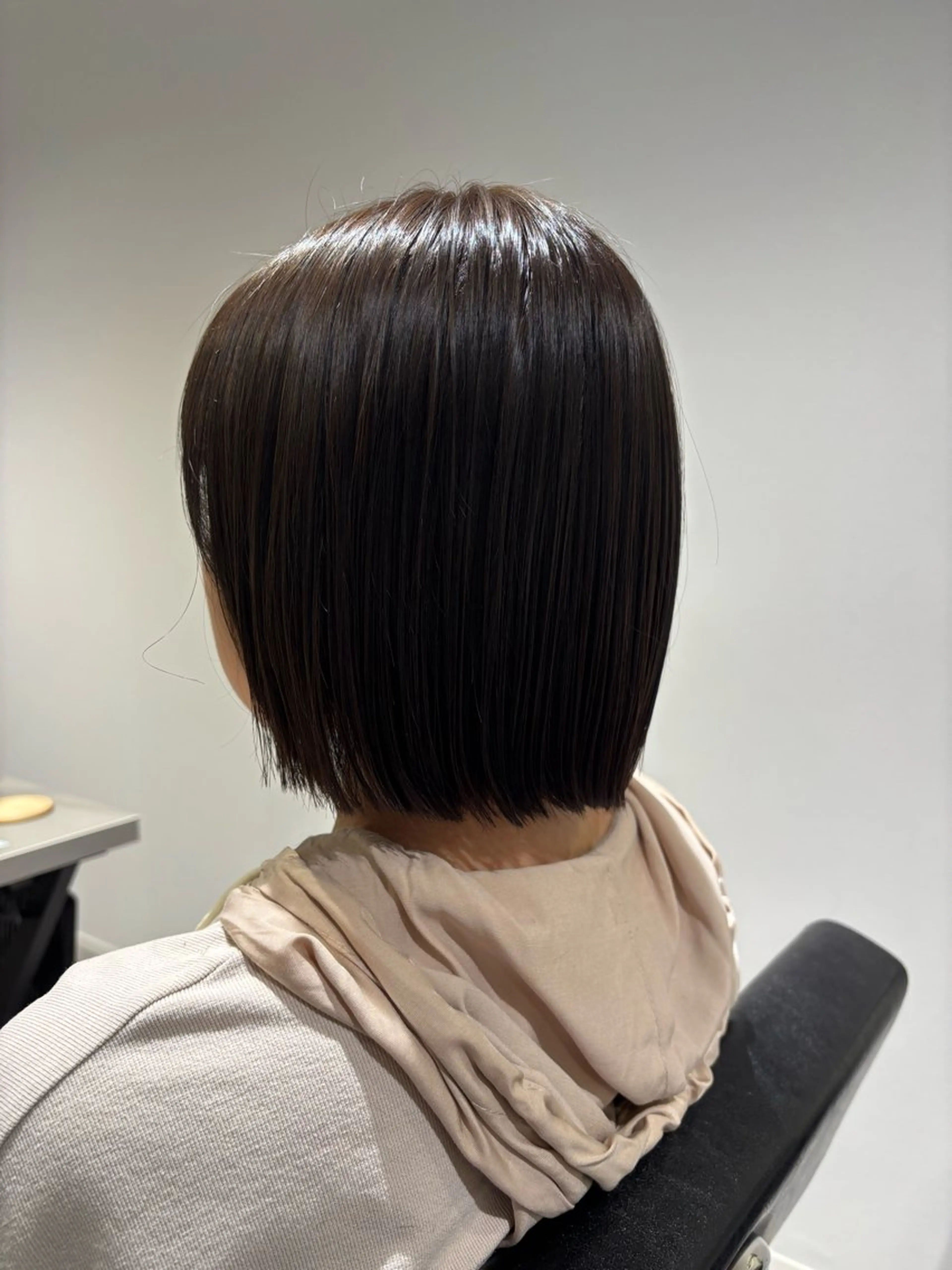 ミディアム 切りっぱなしボブ ボブ カット ヘアカラー トリートメント YURINO /ボブ ベージュ/ハイトーンのヘアスタイル