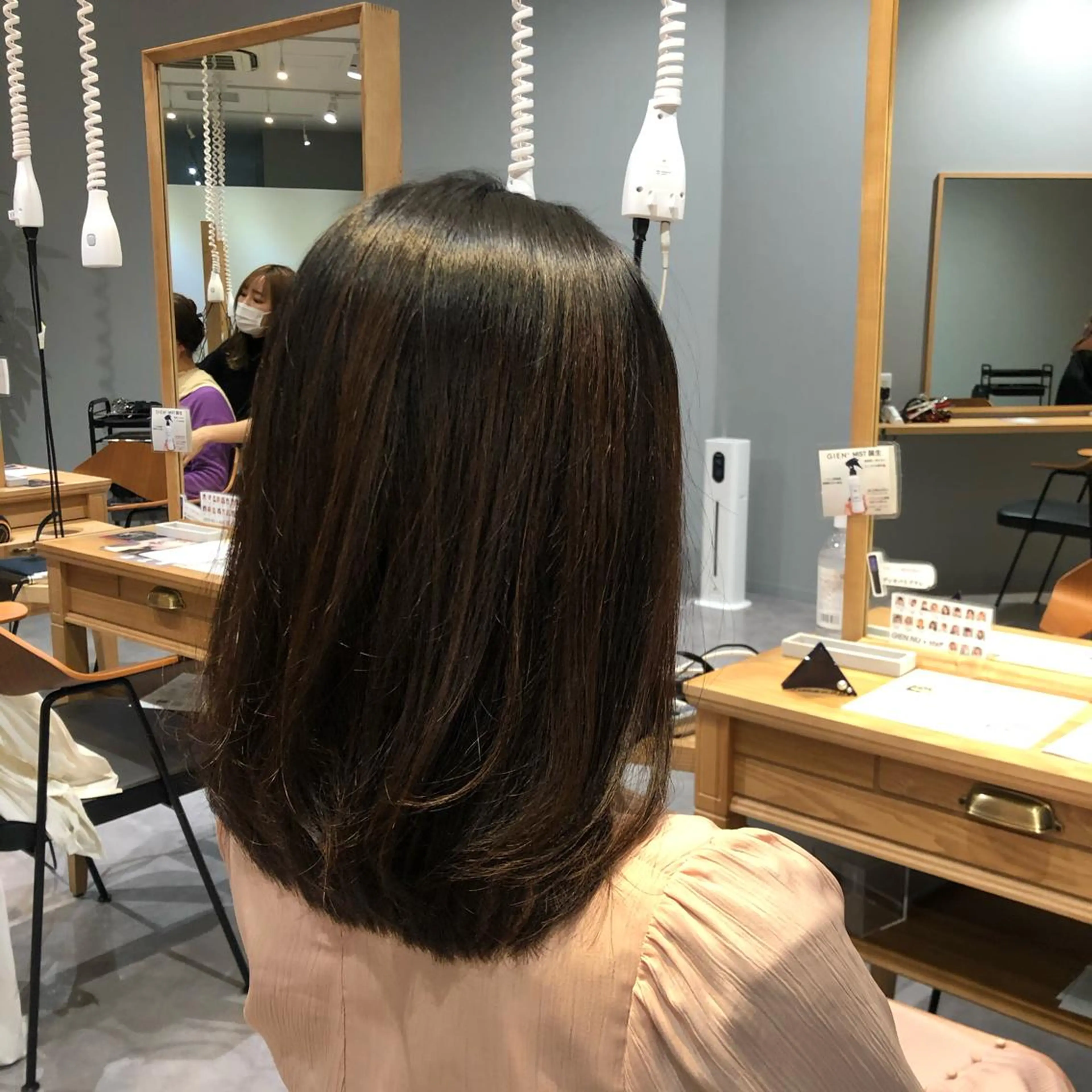 ミディアム VIEWユリナ メイク/ カットのヘアスタイル