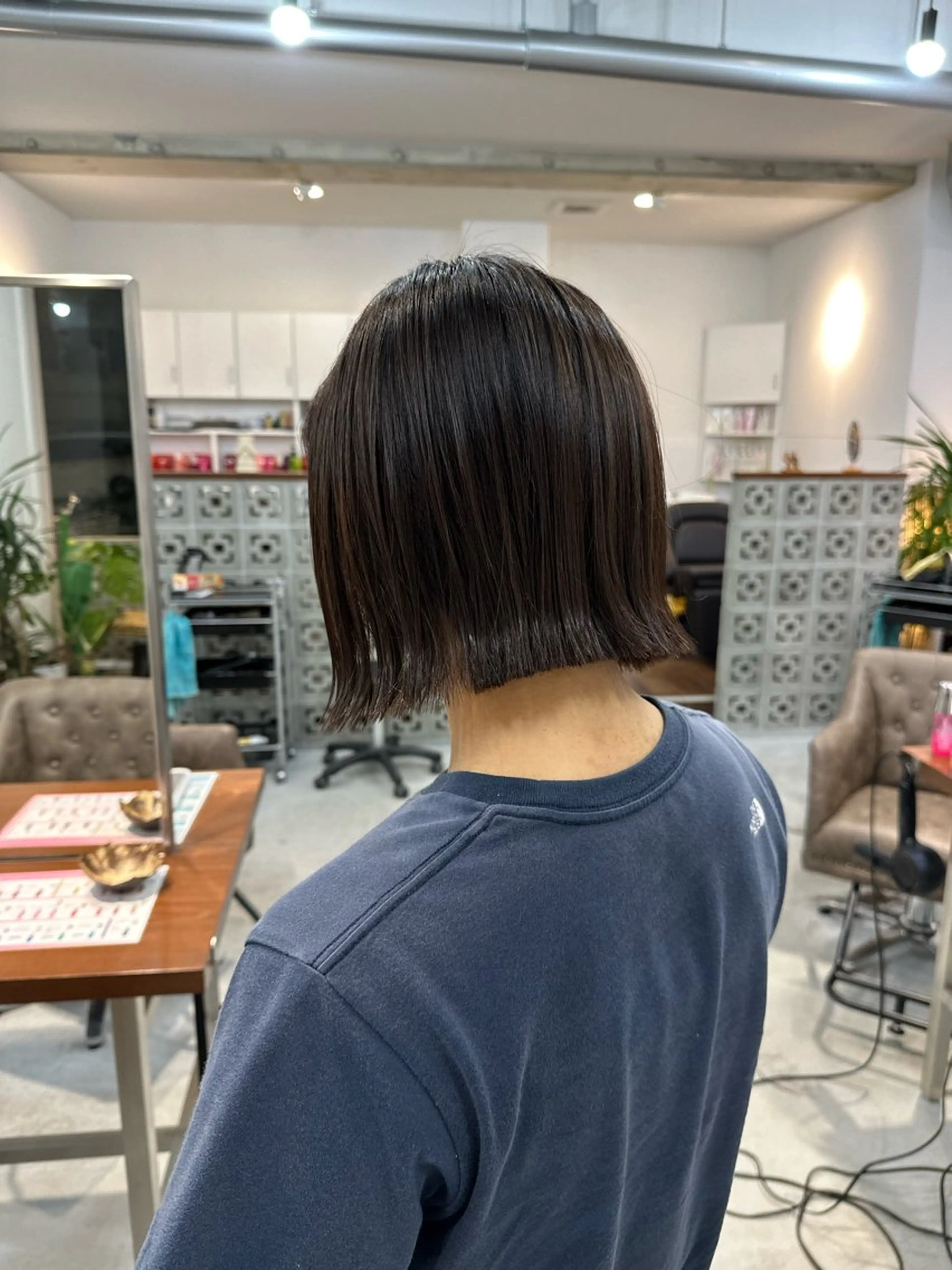 ミディアム カラー ボブ 外ハネヘア カット カイリ /レイヤーカットのヘアスタイル