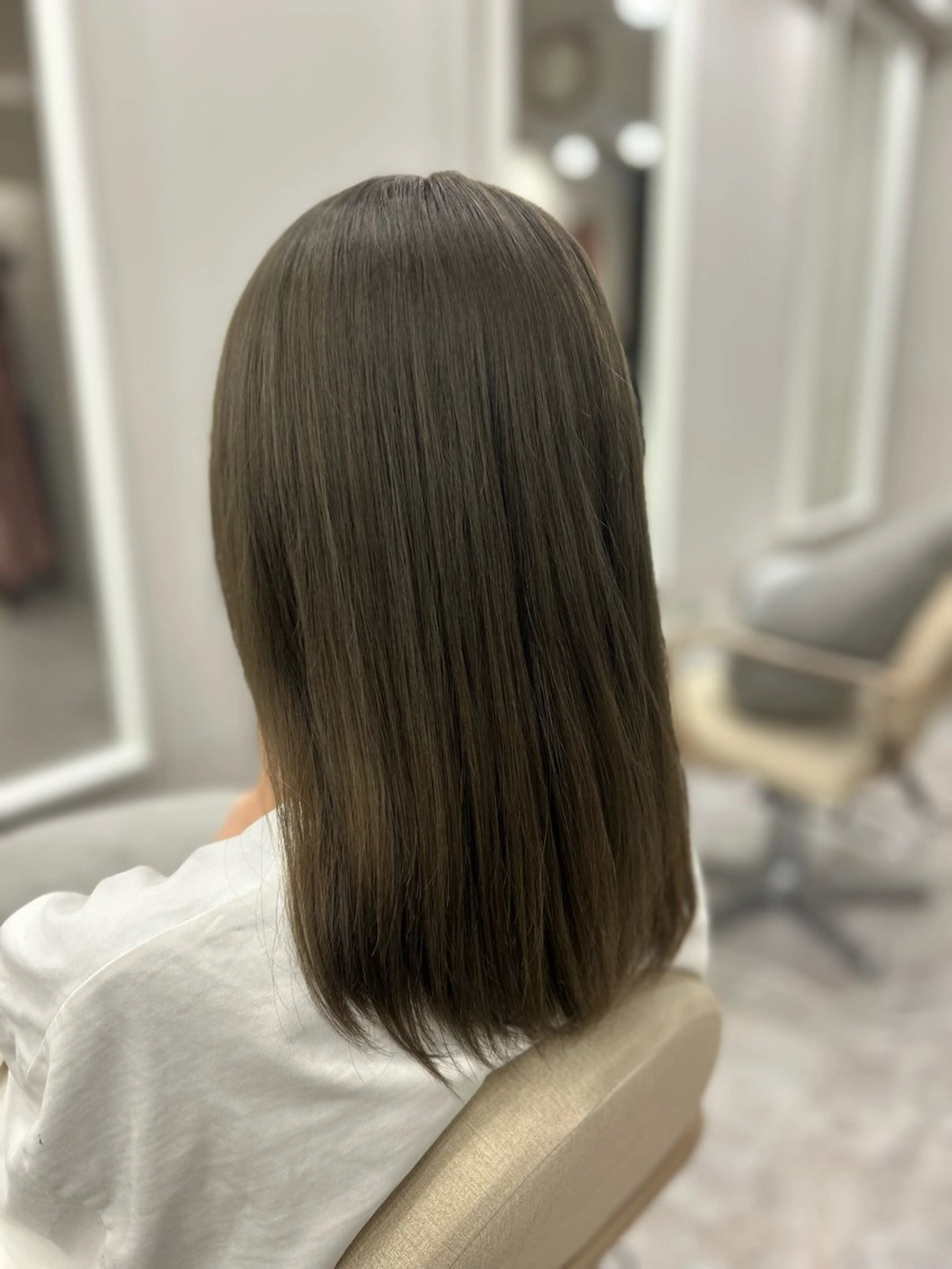 ミディアム カラー ULUA ひまりのヘアスタイル