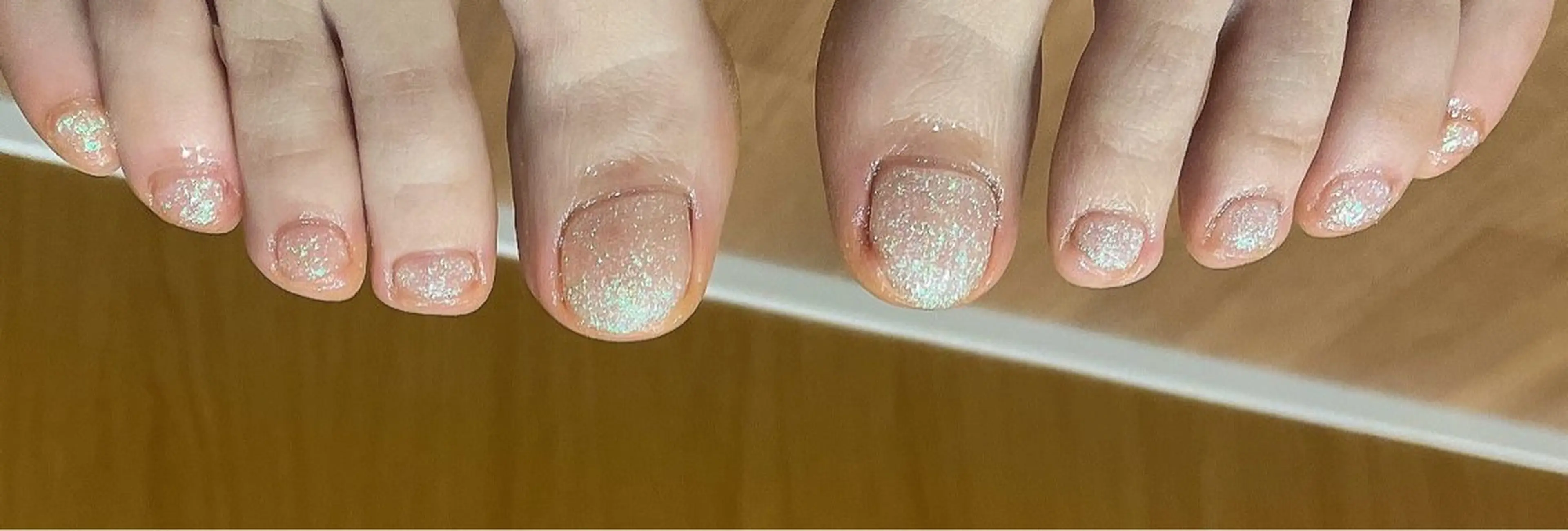 ネイル ラメ(グリッター) ワンカラーネイル フットネイル liberté所属・liberté🫧 新小岩のネイルデザイン