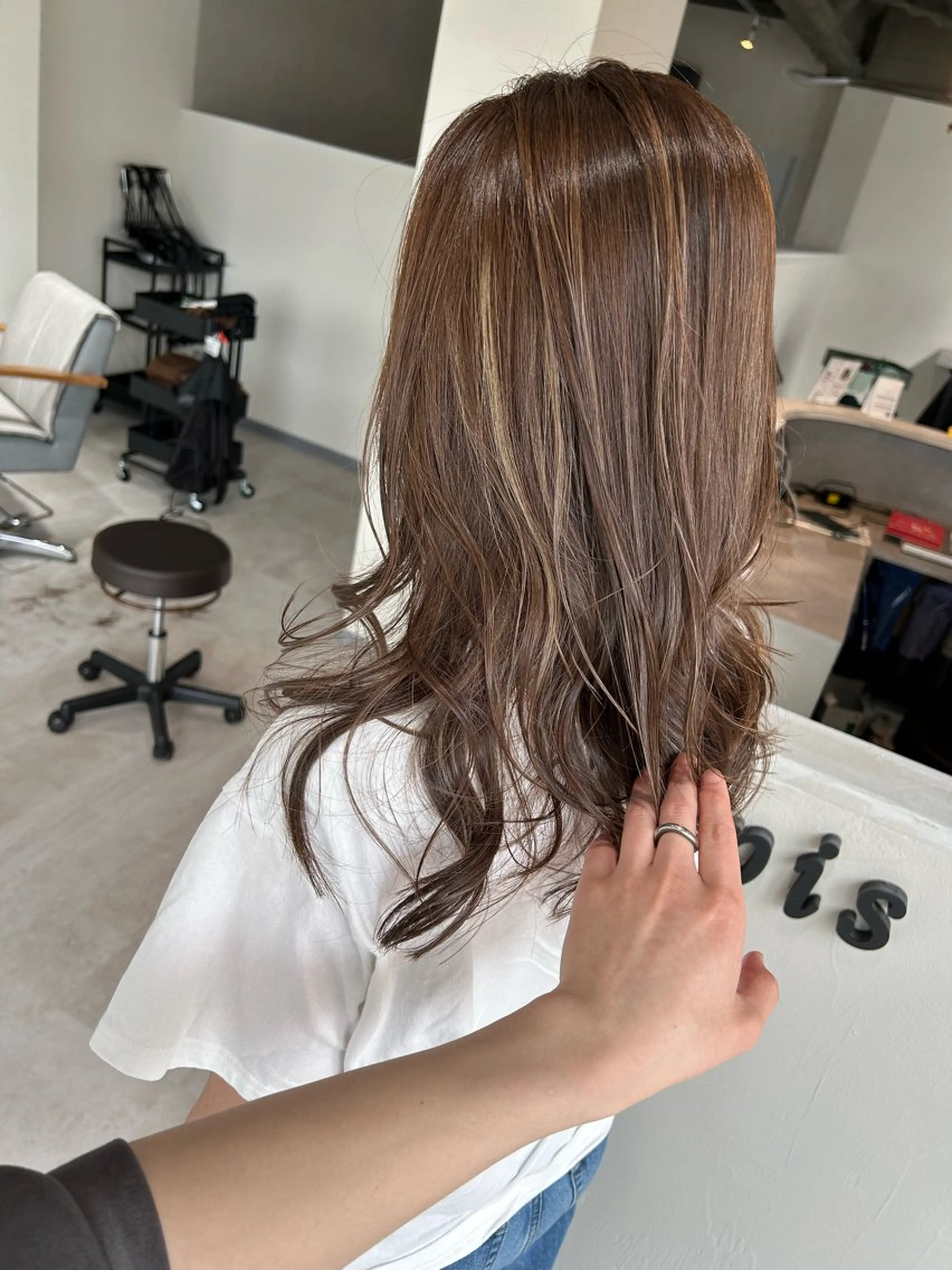 セミロング カラー ヘアアレンジ カット ヘアカラー トリートメント 白髪ぼかしハイライト 柳川拓哉のヘアスタイル