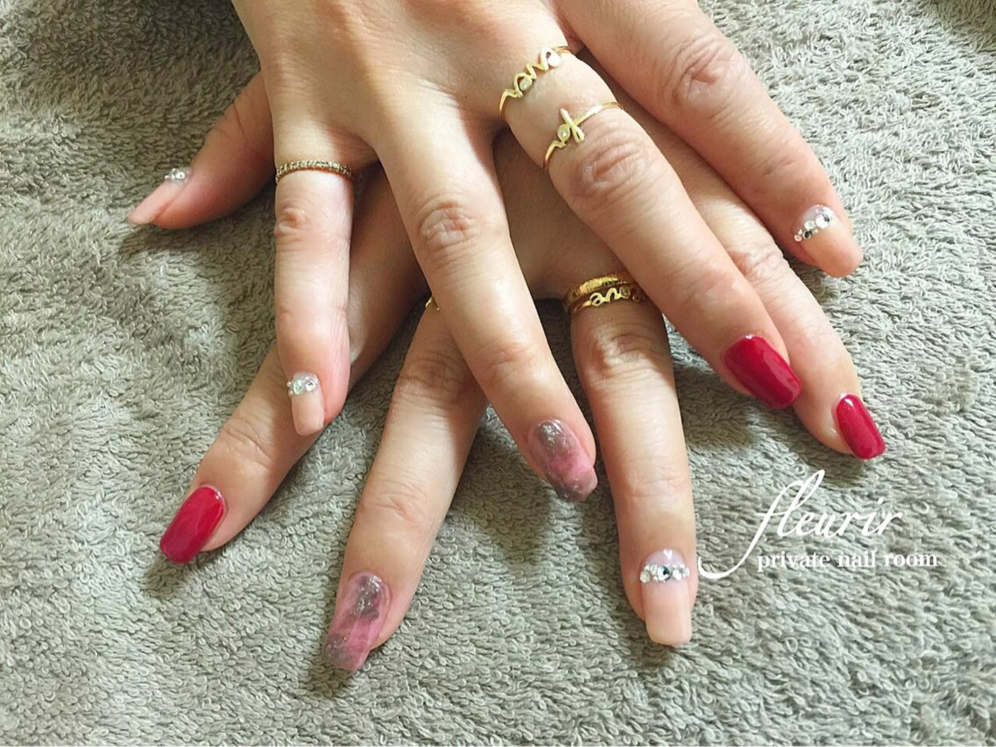 ミディアム ネイル べっ甲ネイル ボルドー グラデーション ピンク ストーンネイル フルリール 【プライベートサロンのネイルデザイン