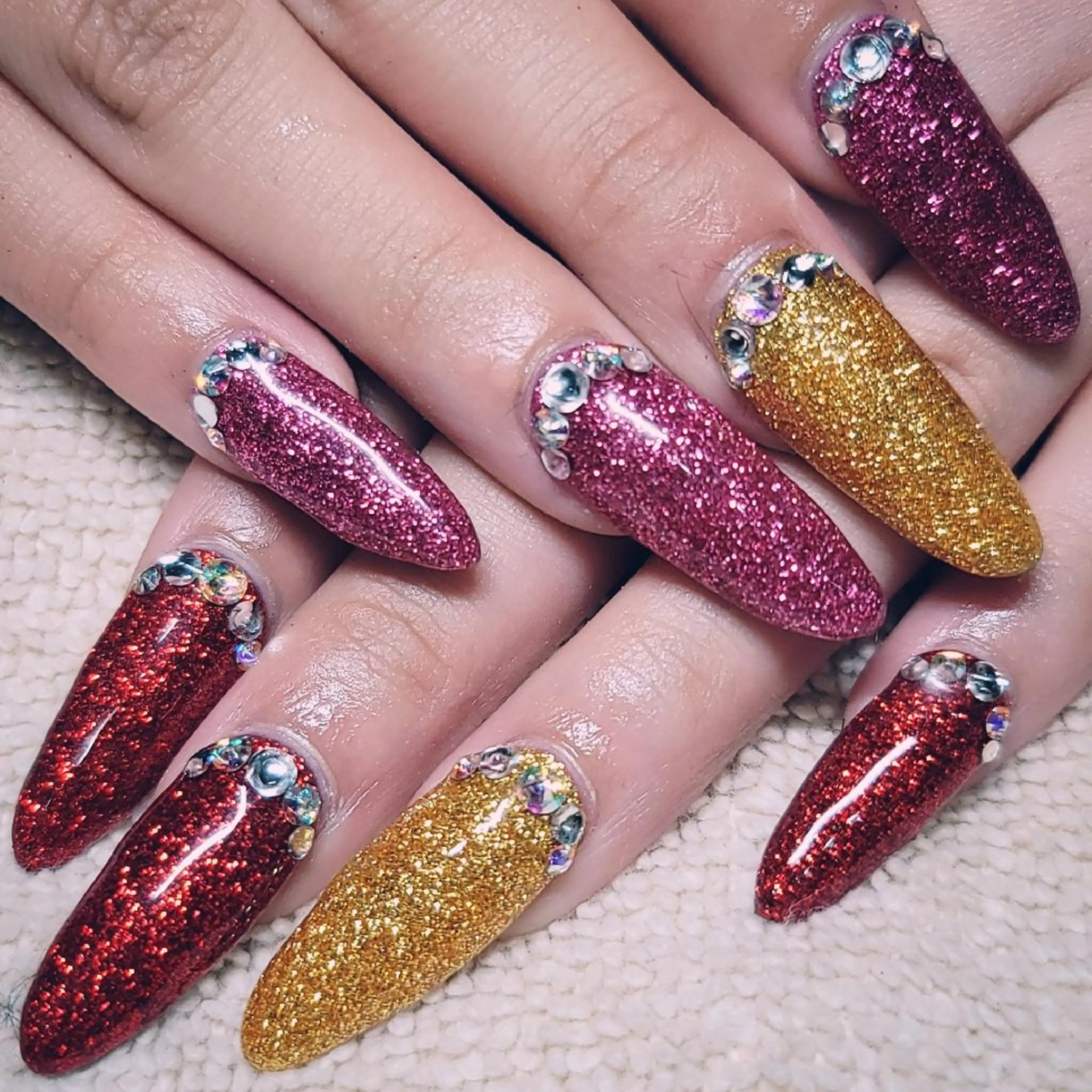 ネイル ゴールド ラメ(グリッター) ピンク 赤色 ストーンネイル ハンドネイル よしだ ひろきのネイルデザイン