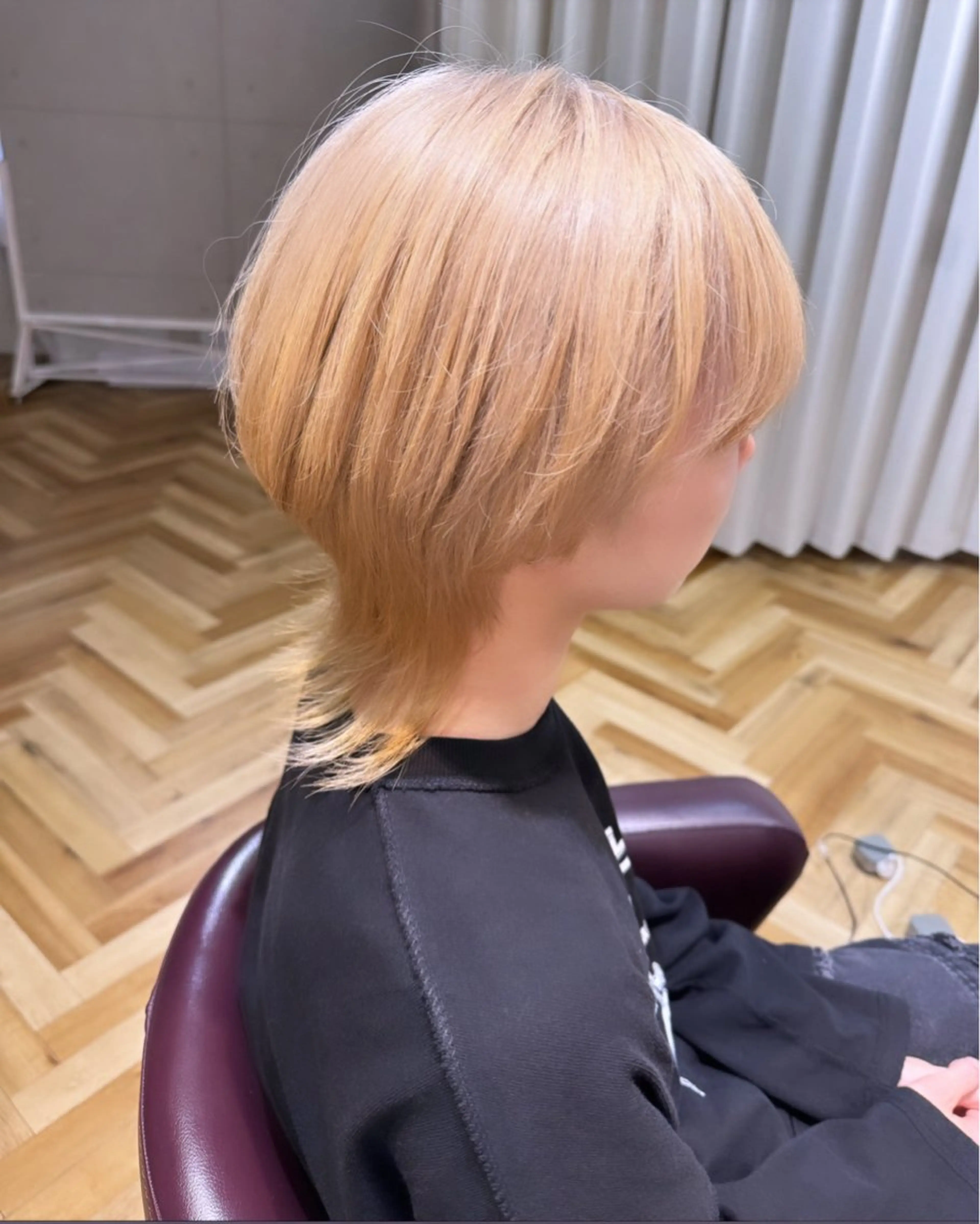 ショート カラー パーマ ヘアアレンジ メンズ ブロンド ヘアカラー ハイトーン特化🤍 浦住のヘアスタイル