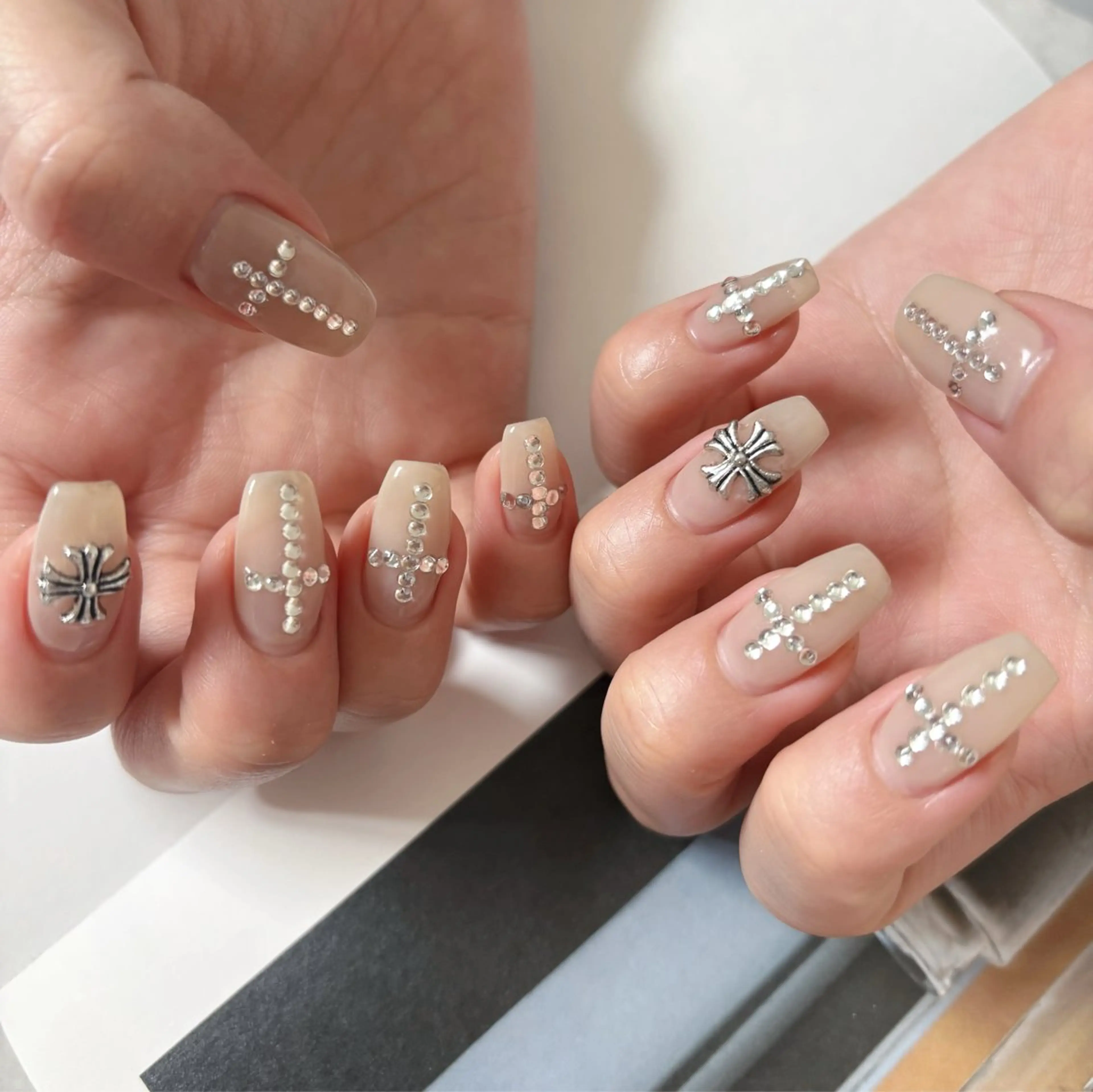 ネイル ストーンネイル K Aのネイルデザイン