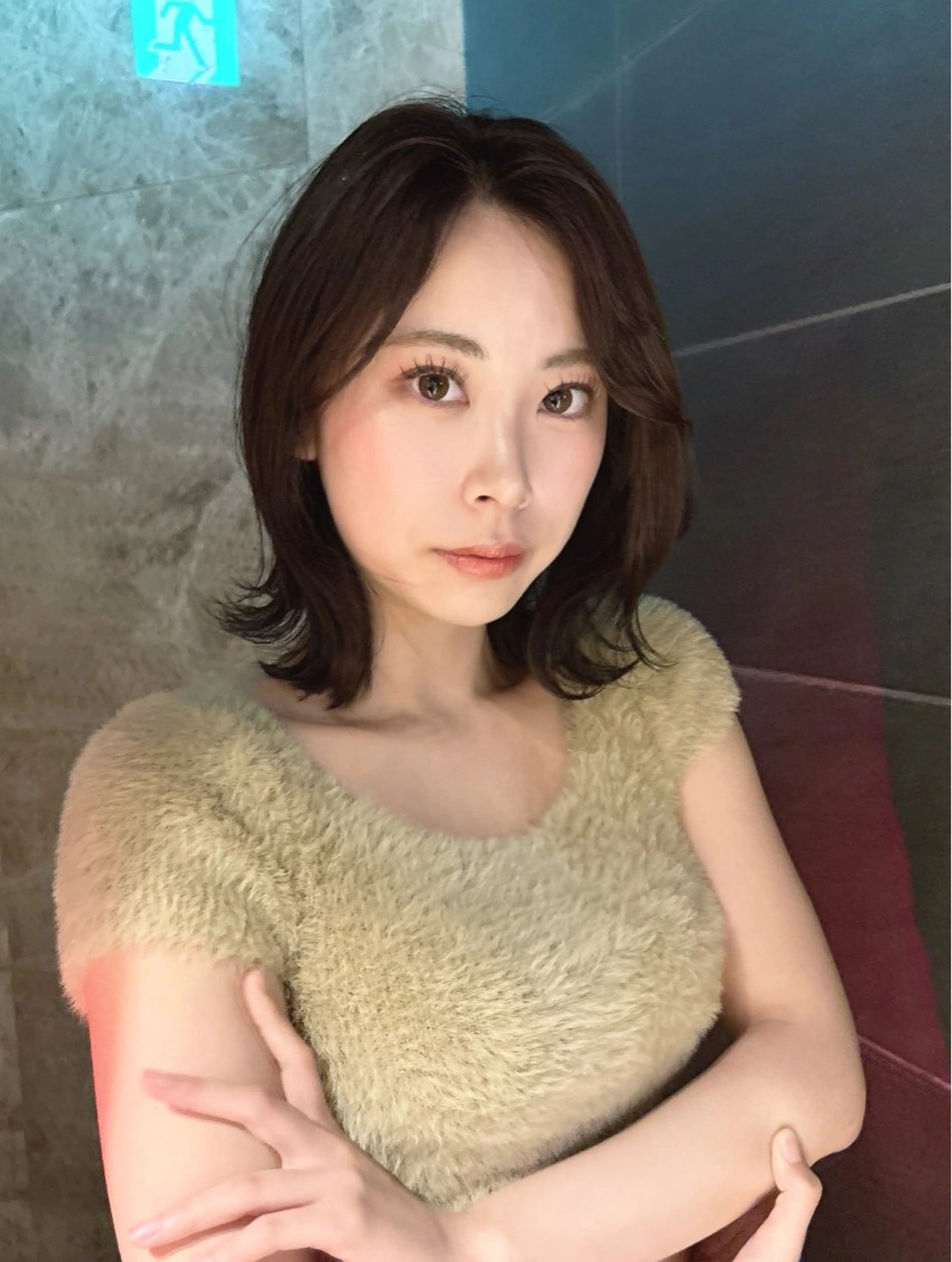 ミディアム レイヤーカット 外ハネヘア カット トリートメント 人気サロン縮毛矯正 ボブカットカラーのヘアスタイル