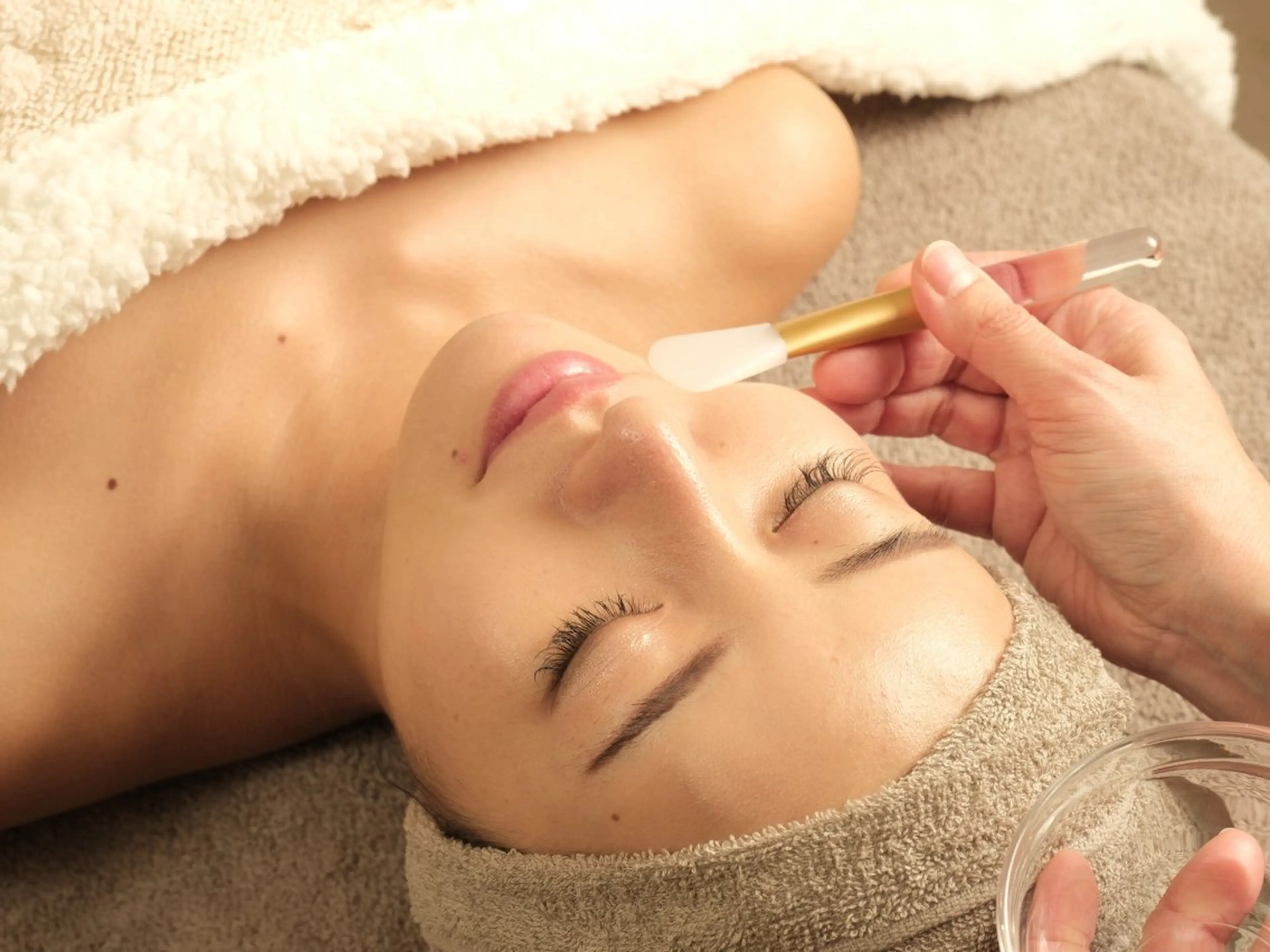 クマたるみむくみでお悩みの方💧目元クマ改善+小顔リフトUP ⤴️クマケア70分🩷選べるパック/ヘッドスパ付の写真