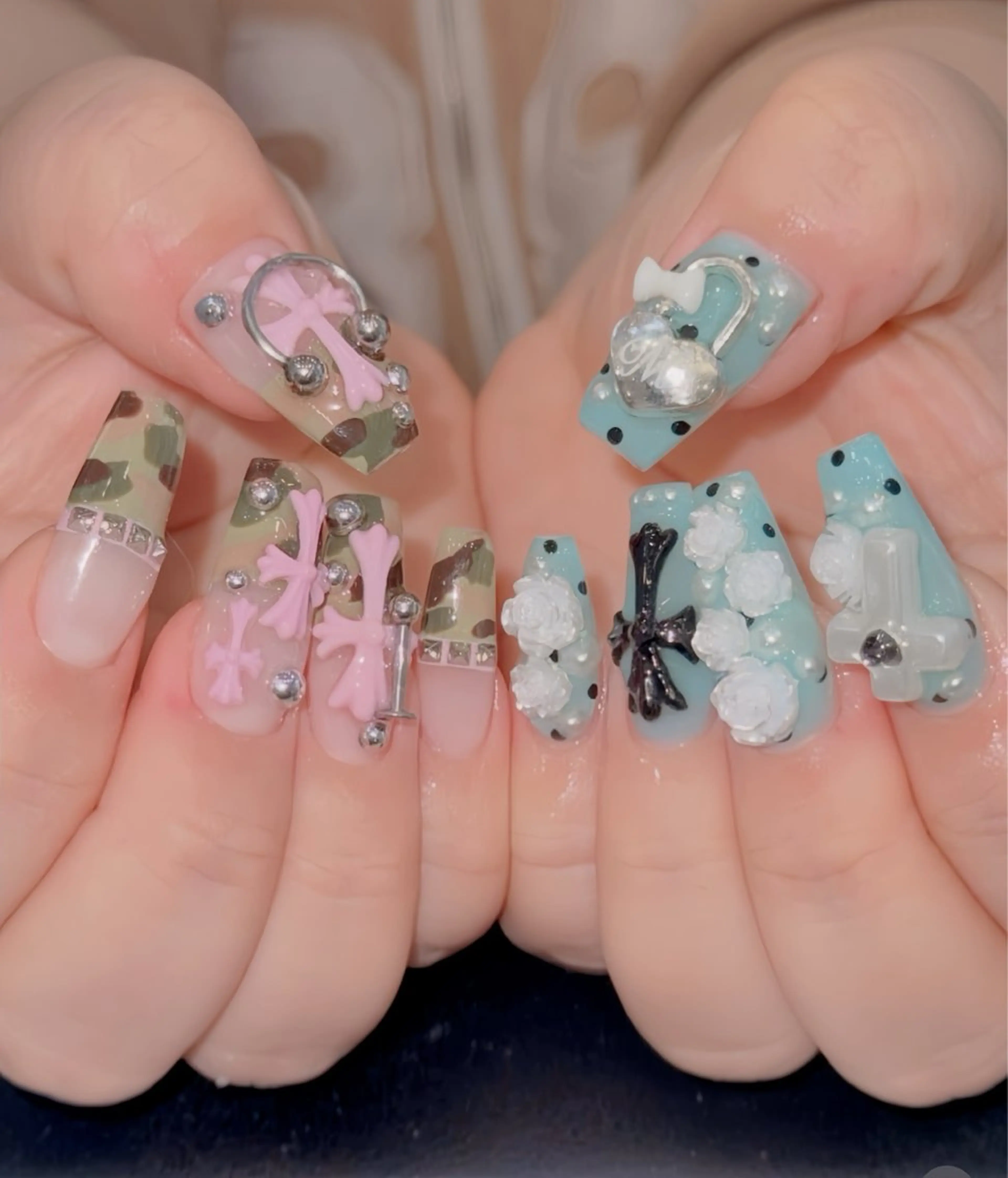 ネイル オーロラネイル チークネイル 桜ネイル クリアネイル ドット ハンドネイル Rin Nail 新大久保店のネイルデザイン