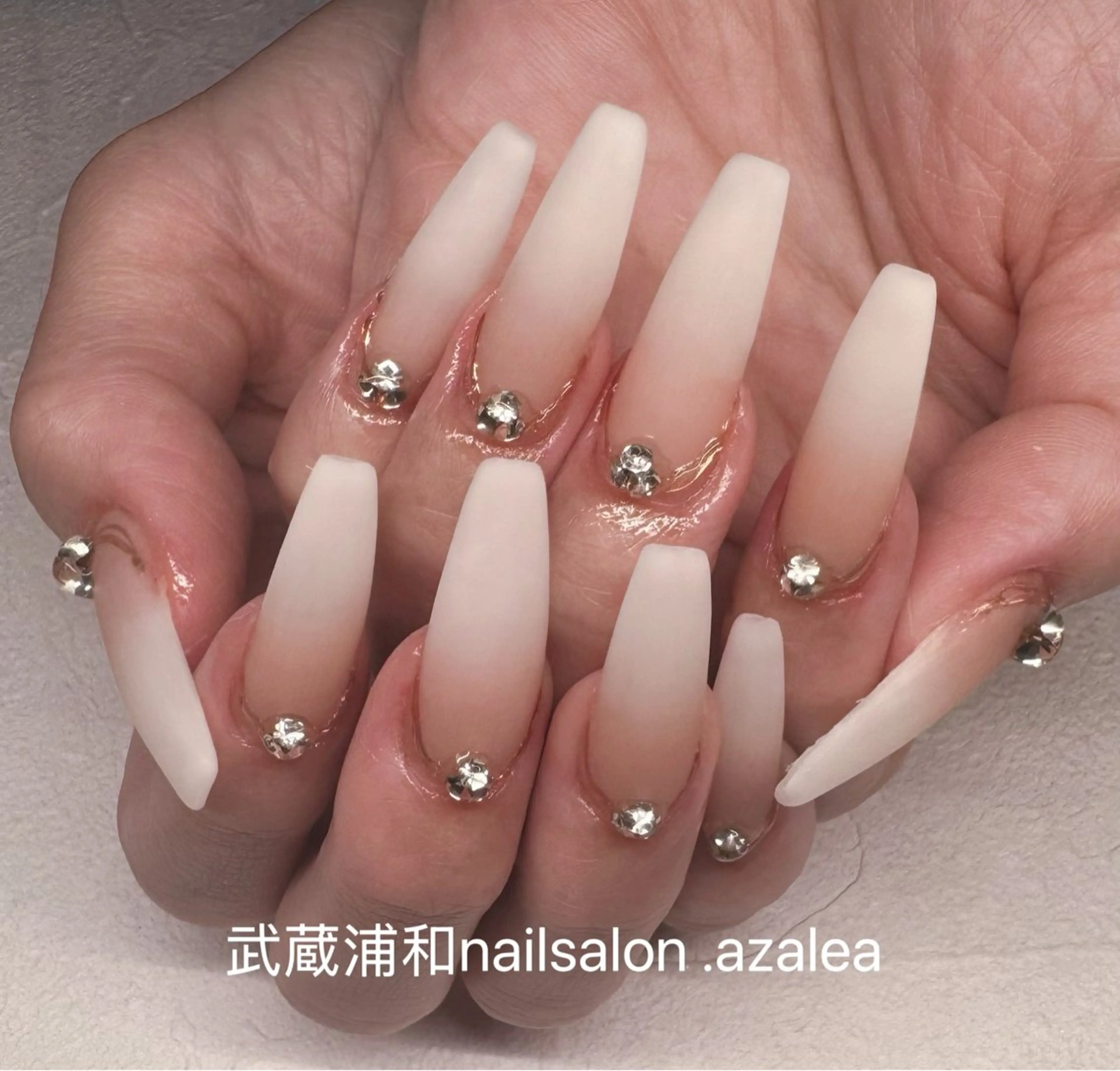 ネイル ハンドネイル R inのネイルデザイン