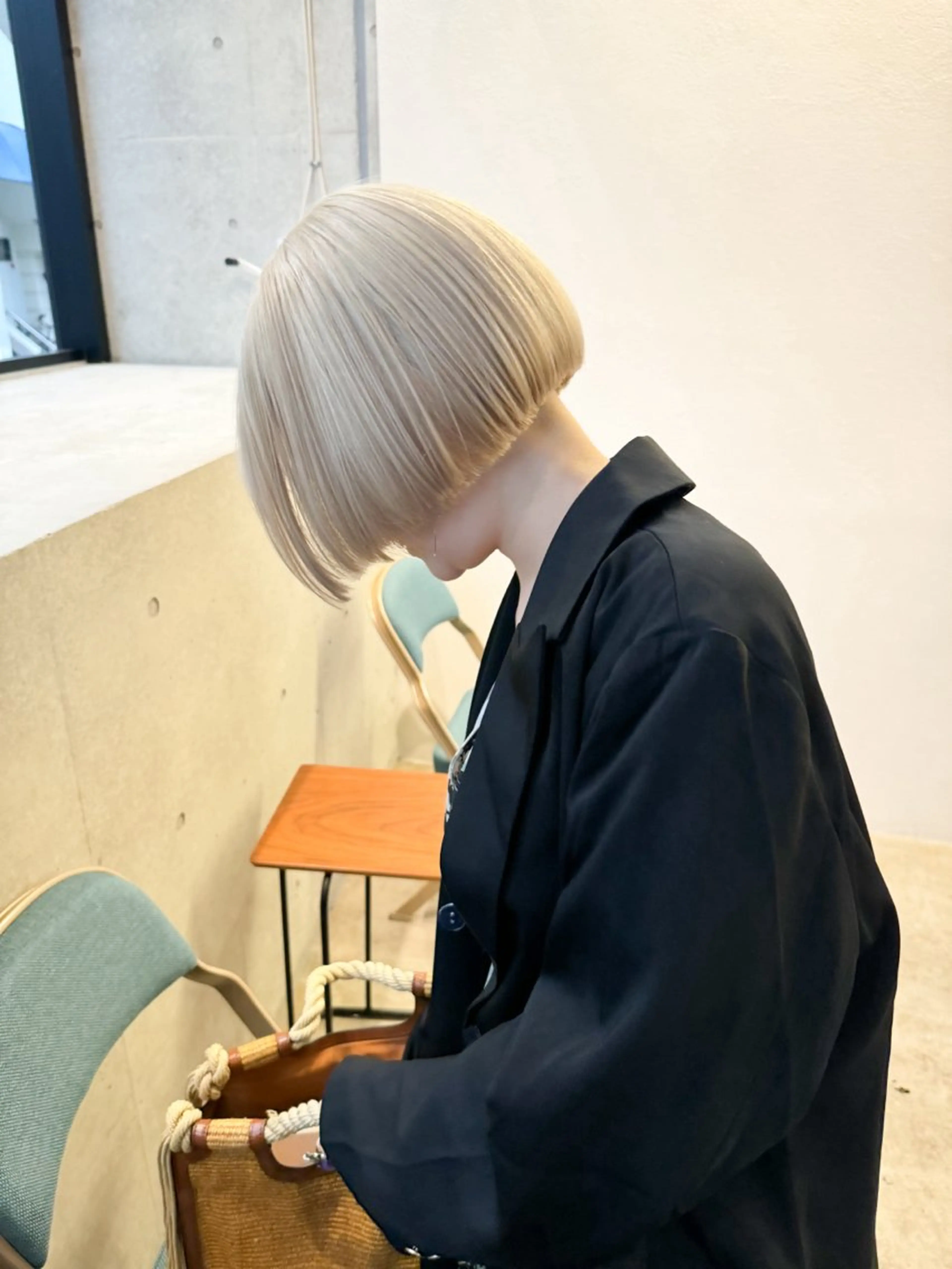 ショート カラー ヘアアレンジ ミニボブ/ブリーチ 🌈MISATOのヘアスタイル