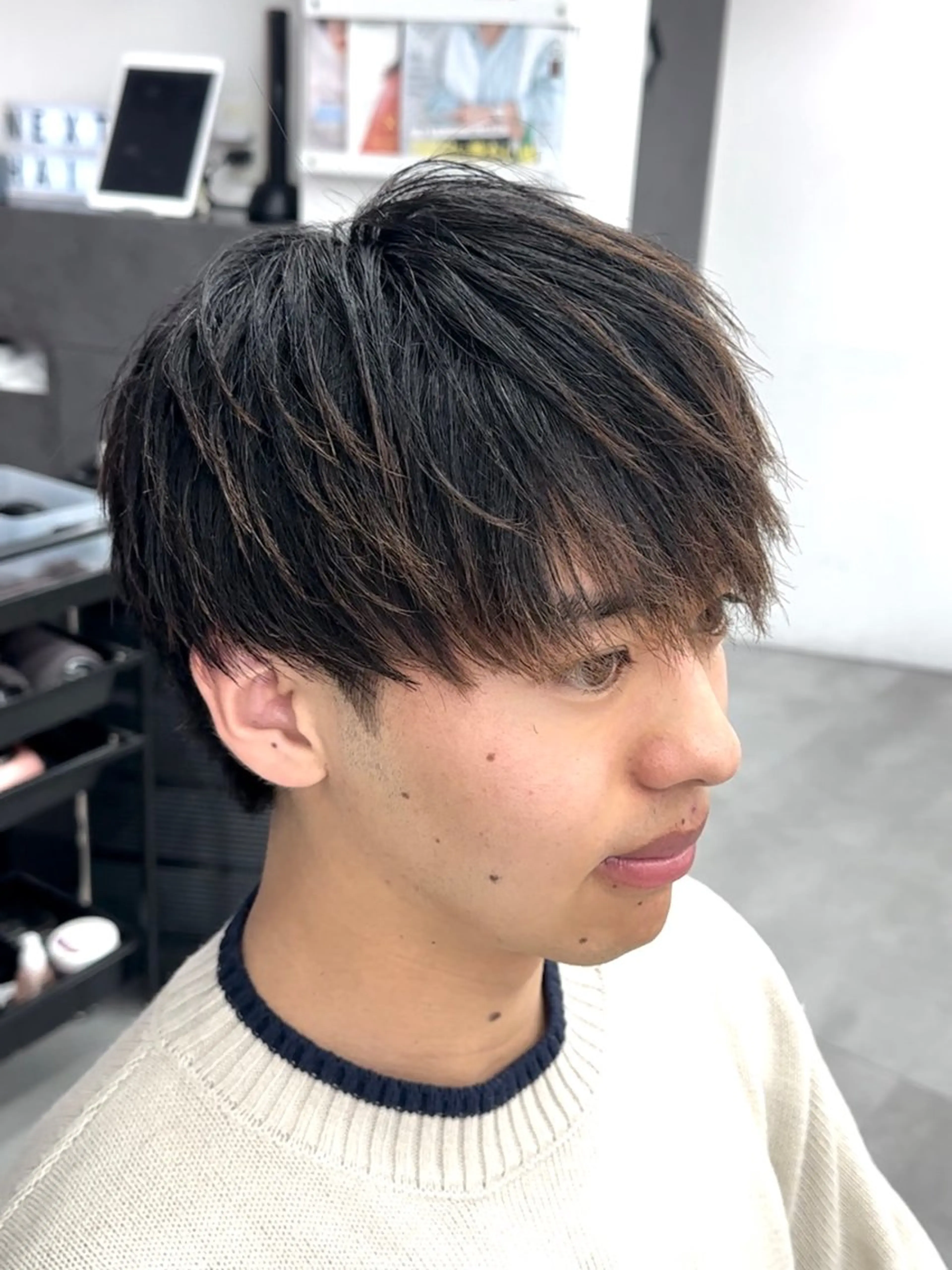 メンズ メンズブリーチ センターパート メンズパーマ 岐津公太 メンズ縮毛矯正のプロのヘアスタイル