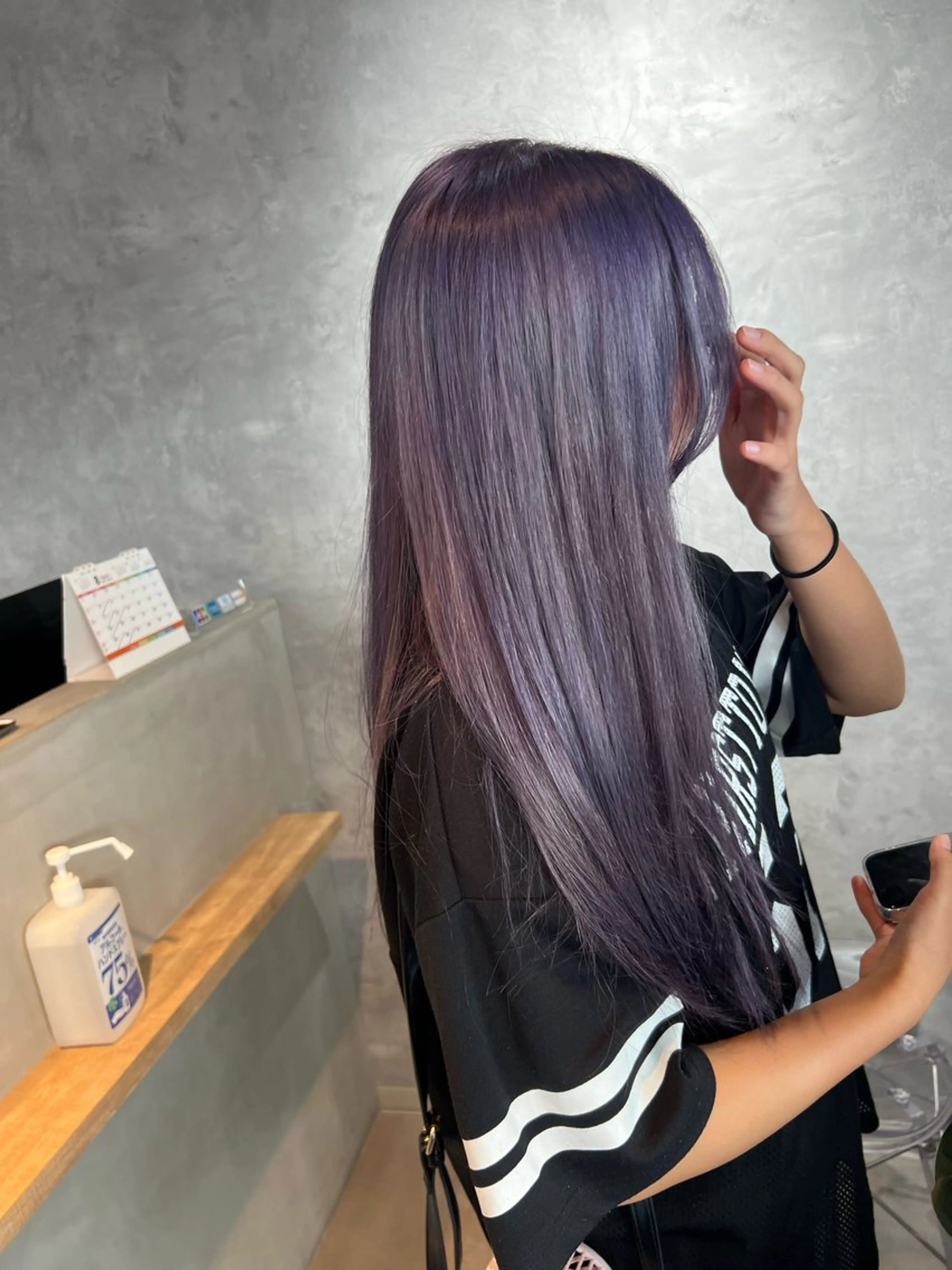 ロング motoトップカラー リスト/ブリーチカラのヘアスタイル