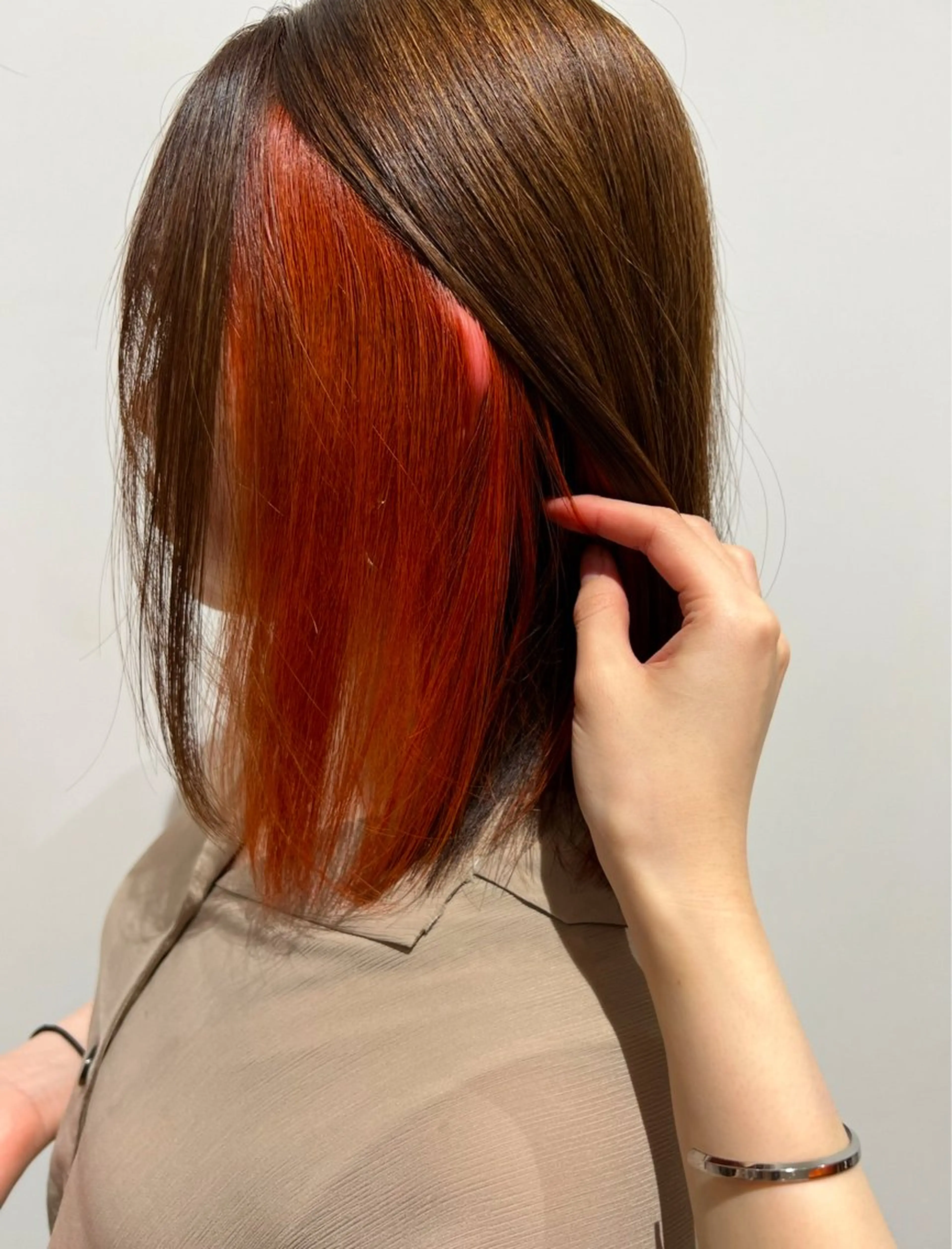 ミディアム カラー インナーカラー オレンジ 豊川 絢子のヘアスタイル